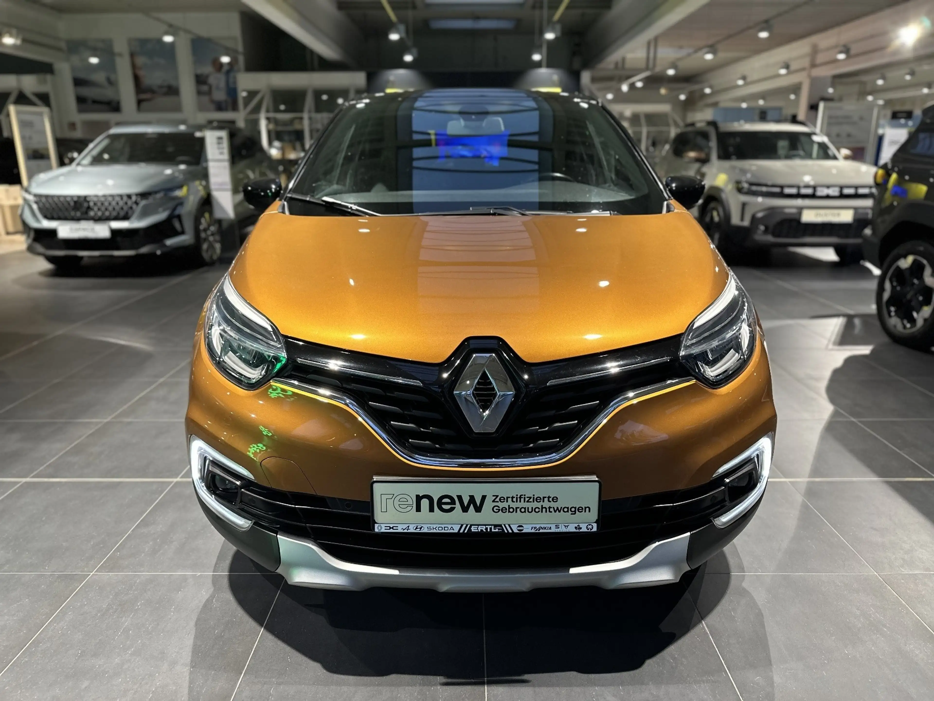 Renault Captur Intens ENERGY TCe 120 EDC — photo 2