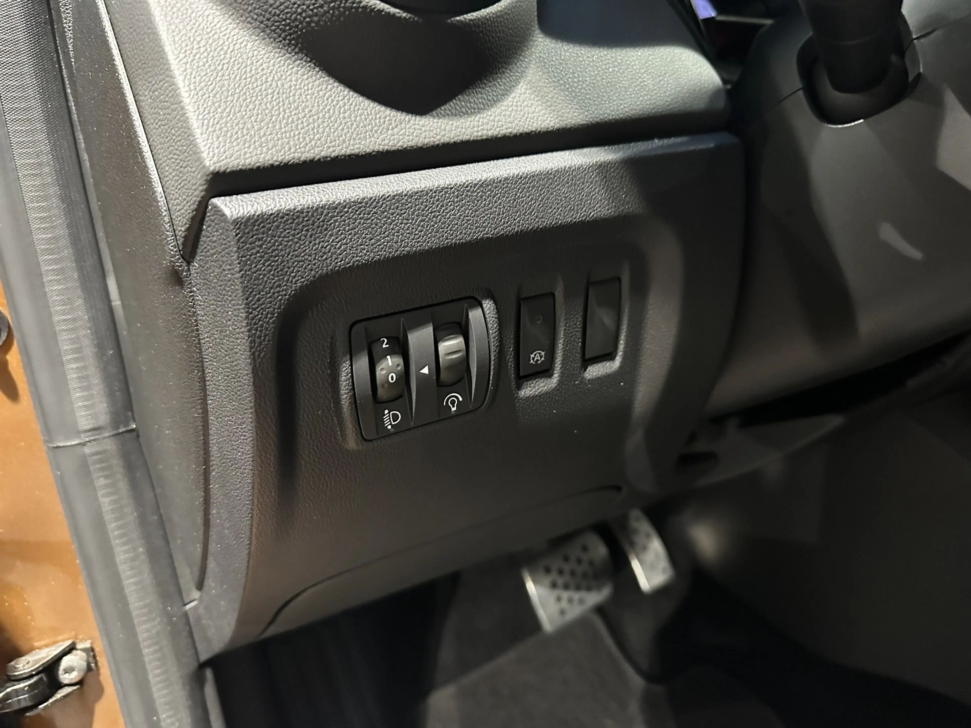 Renault Captur Intens ENERGY TCe 120 EDC — photo 24