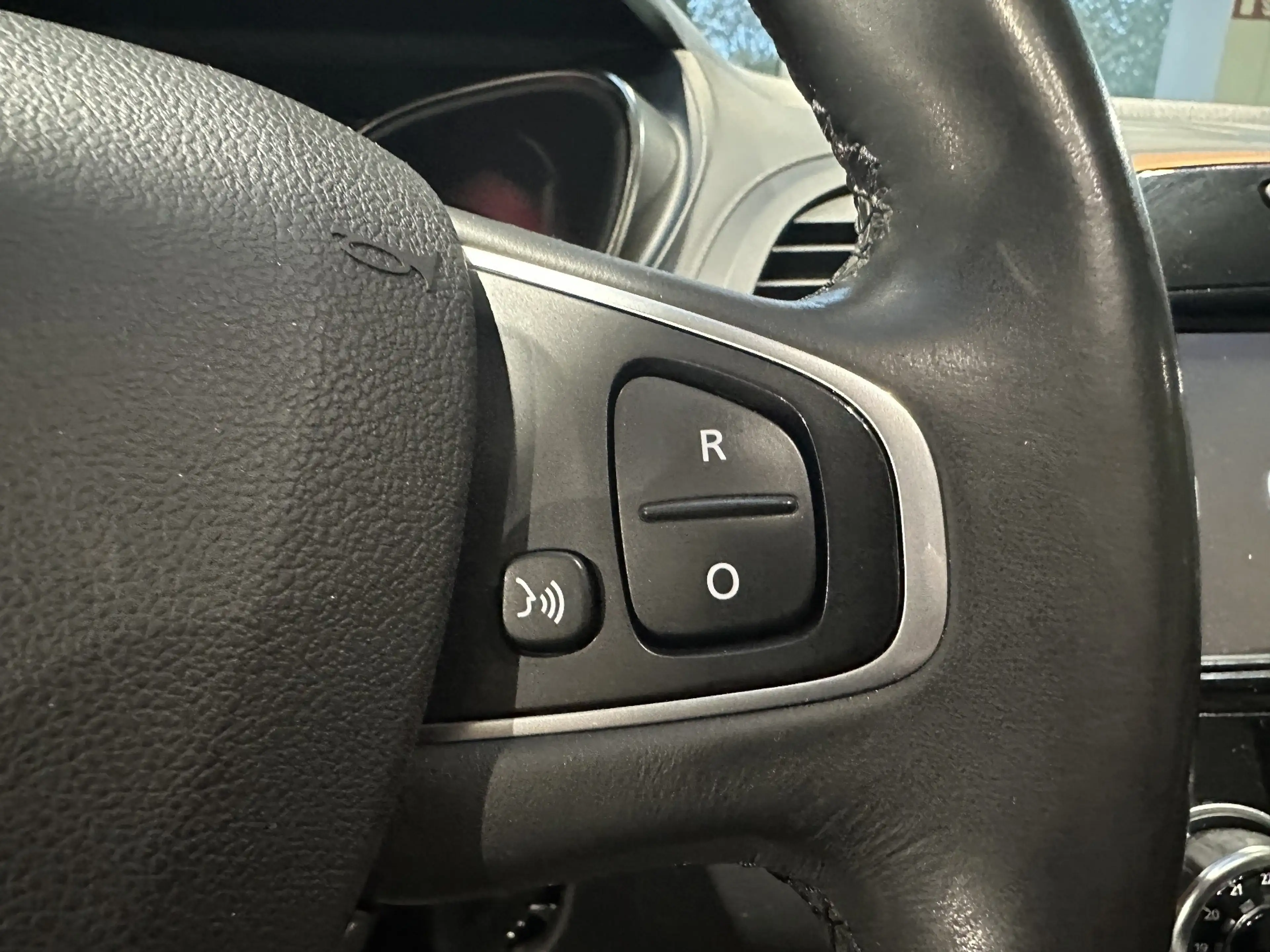 Renault Captur Intens ENERGY TCe 120 EDC — photo 29