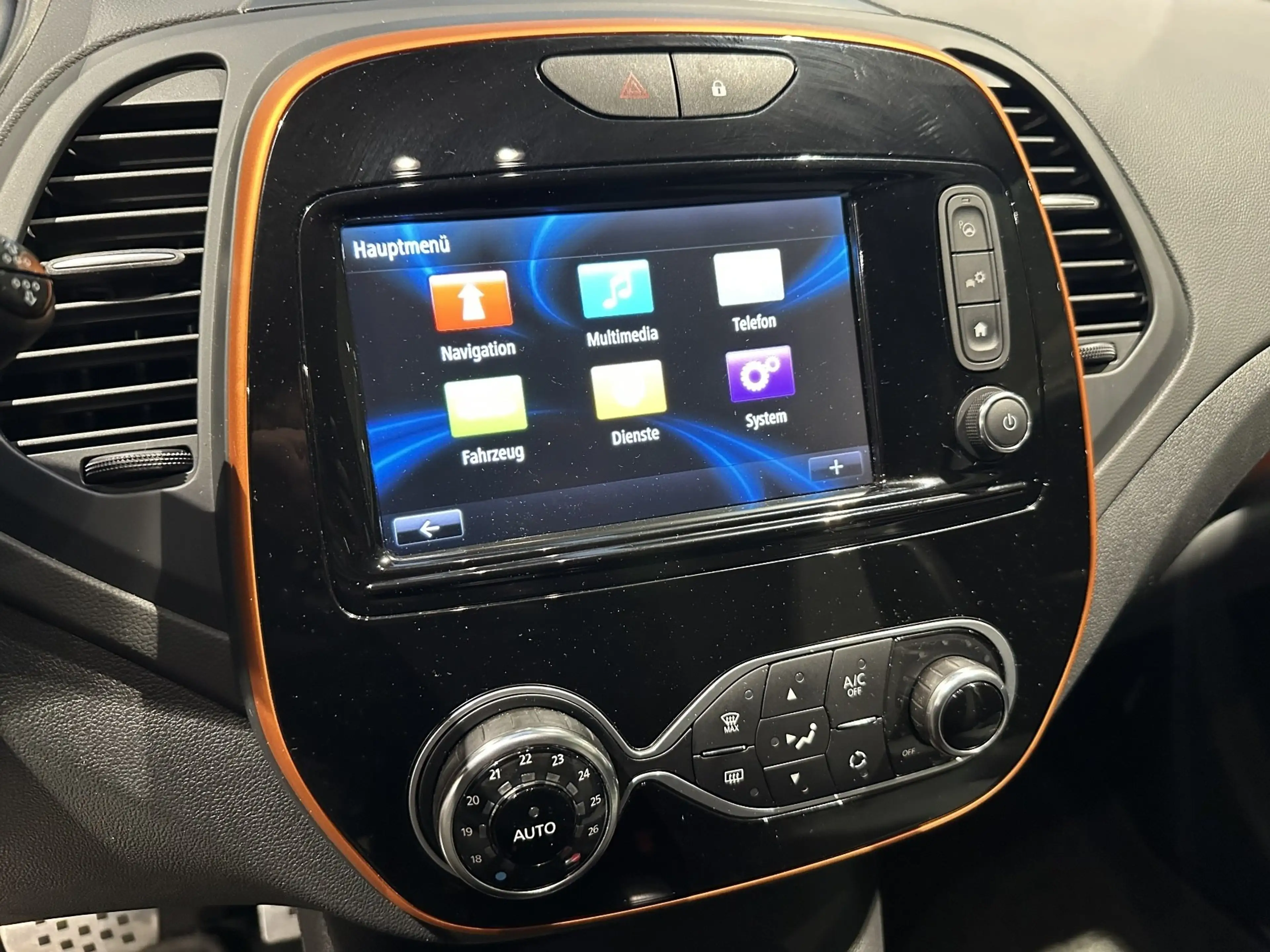 Renault Captur Intens ENERGY TCe 120 EDC — photo 34