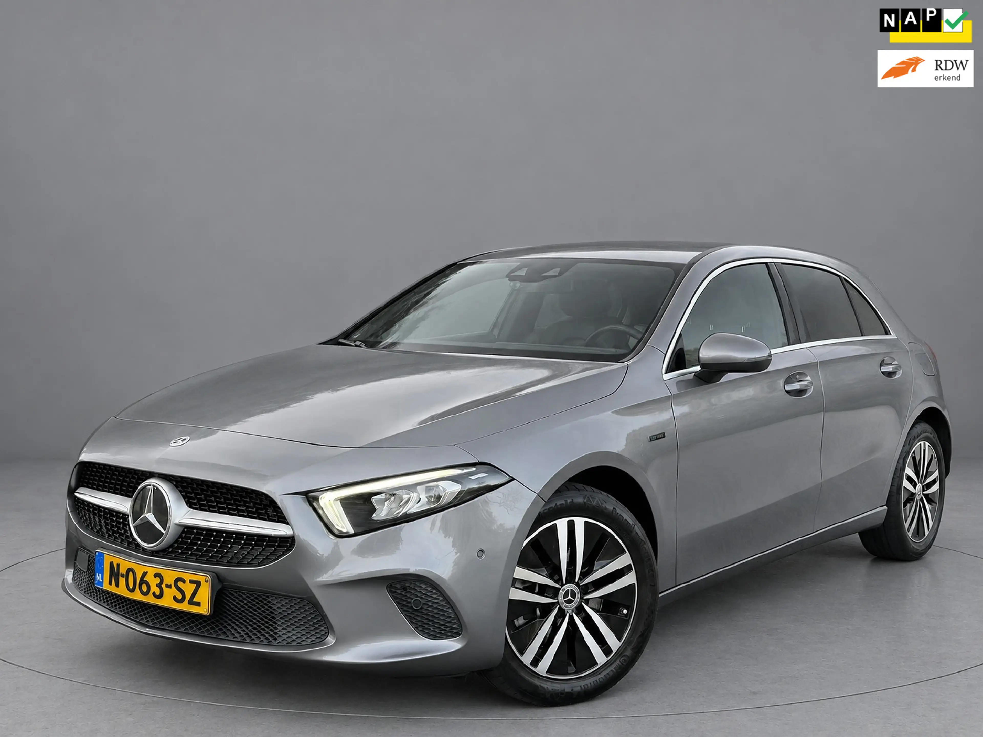 Mercedes-Benz A 250 e Business Solution Luxury Limited, lederen sporti