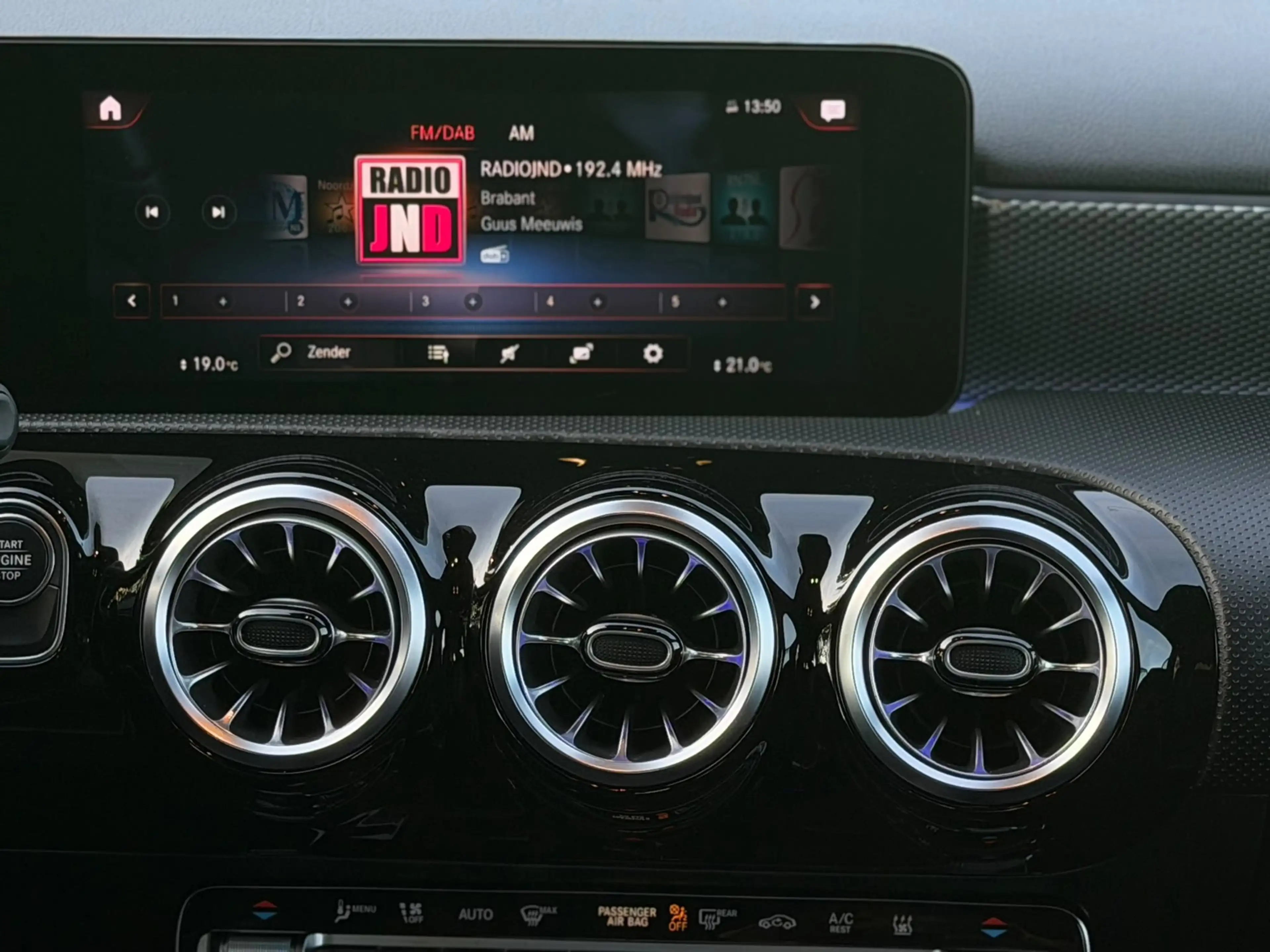 Mercedes-Benz A 250 e Business Solution Luxury Limited, lederen sporti — photo 10