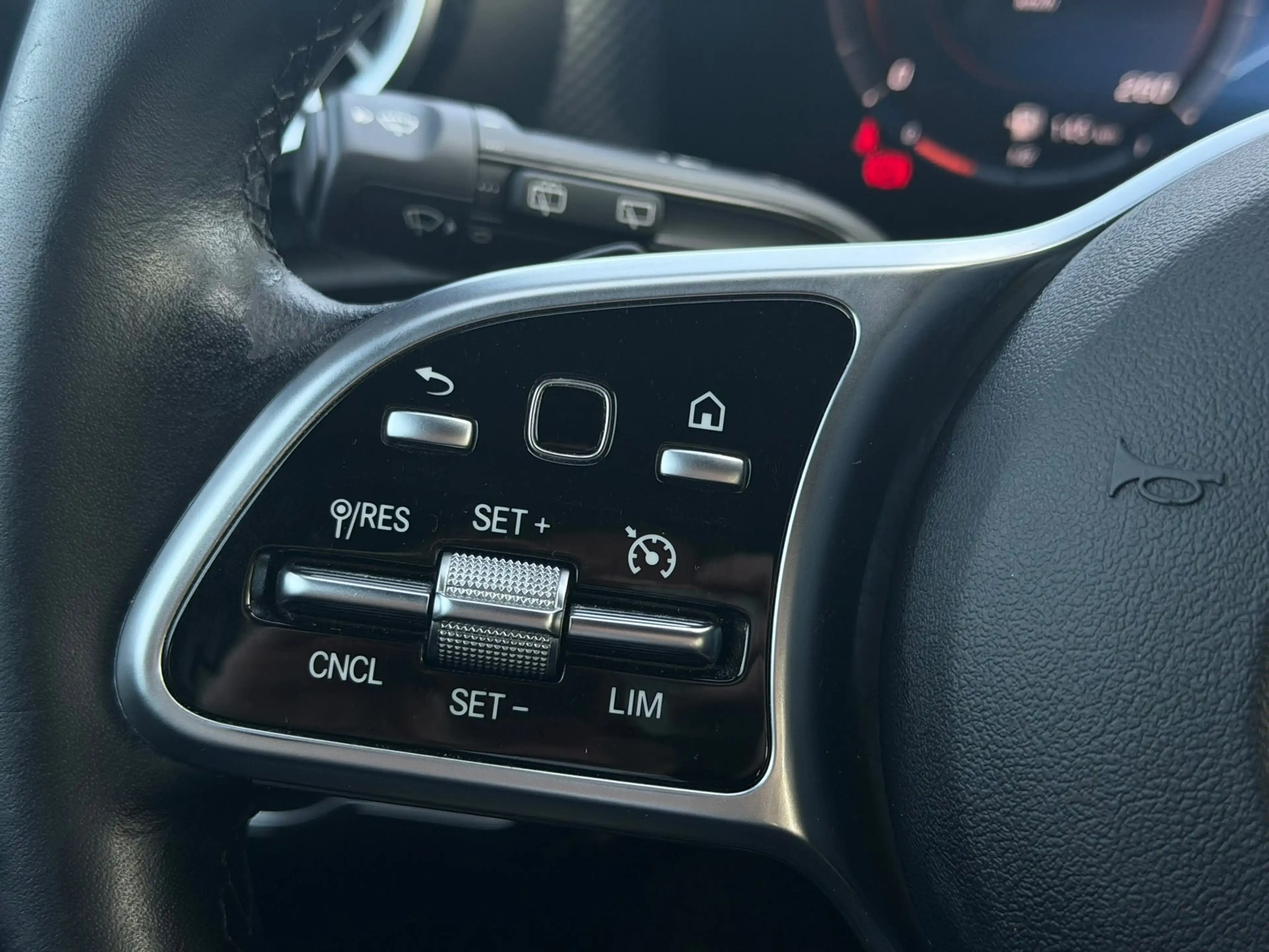 Mercedes-Benz A 250 e Business Solution Luxury Limited, lederen sporti — photo 37
