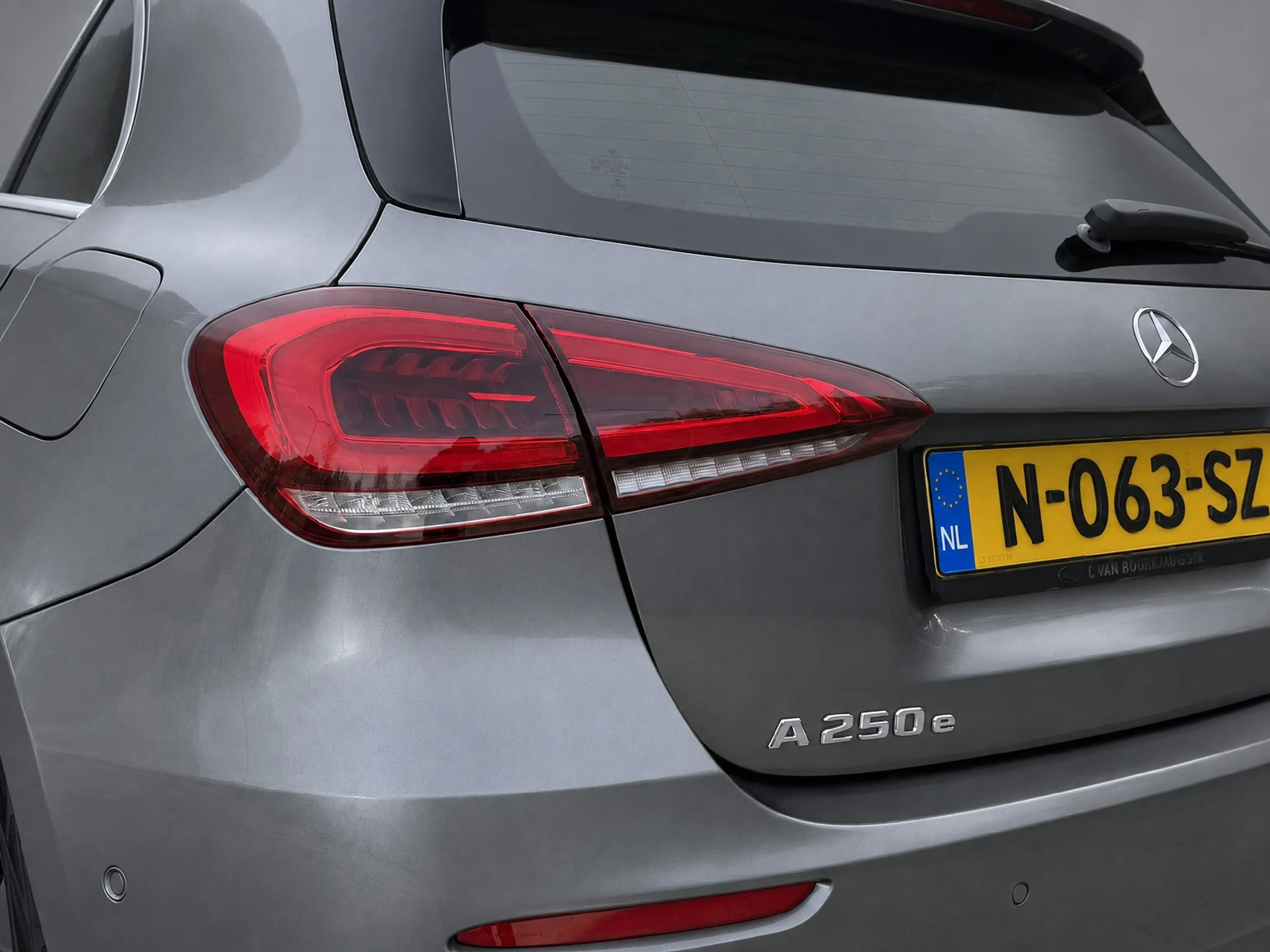 Mercedes-Benz A 250 e Business Solution Luxury Limited, lederen sporti — photo 18