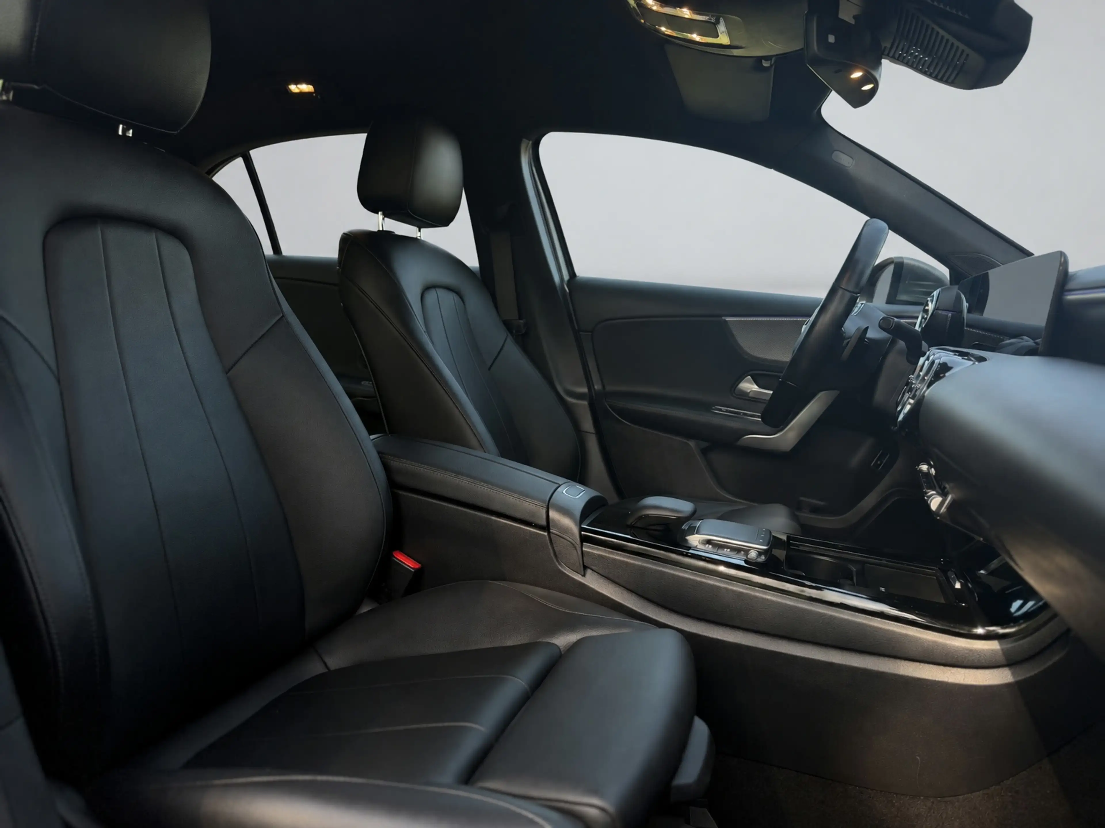 Mercedes-Benz A 250 e Business Solution Luxury Limited, lederen sporti — photo 4