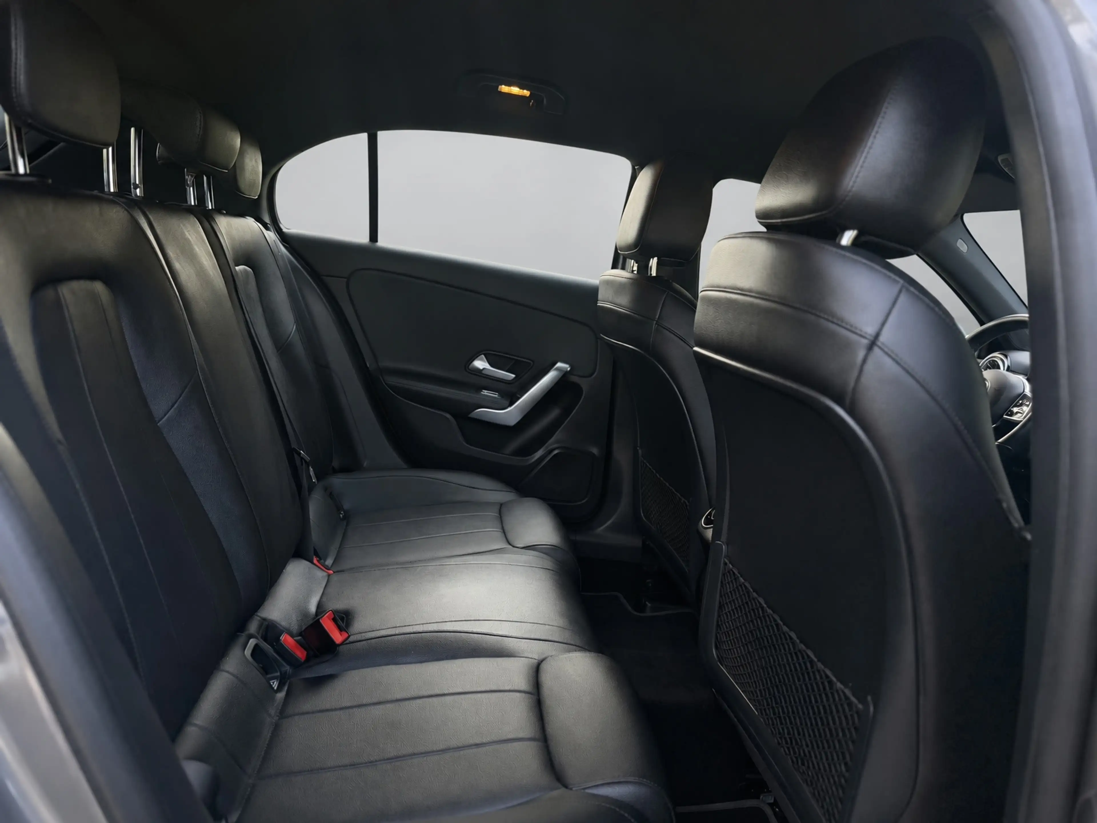 Mercedes-Benz A 250 e Business Solution Luxury Limited, lederen sporti — photo 27