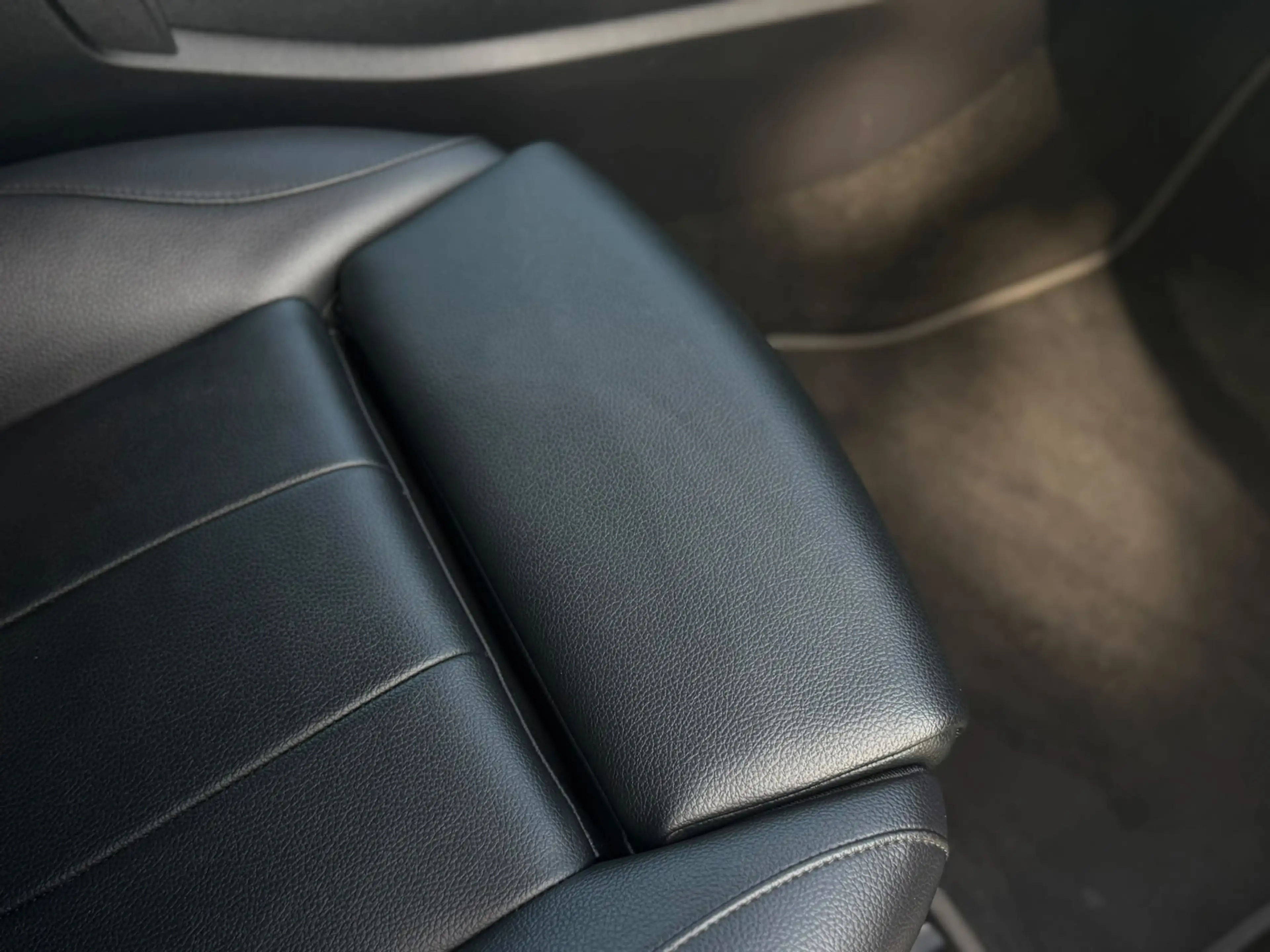 Mercedes-Benz A 250 e Business Solution Luxury Limited, lederen sporti — photo 30
