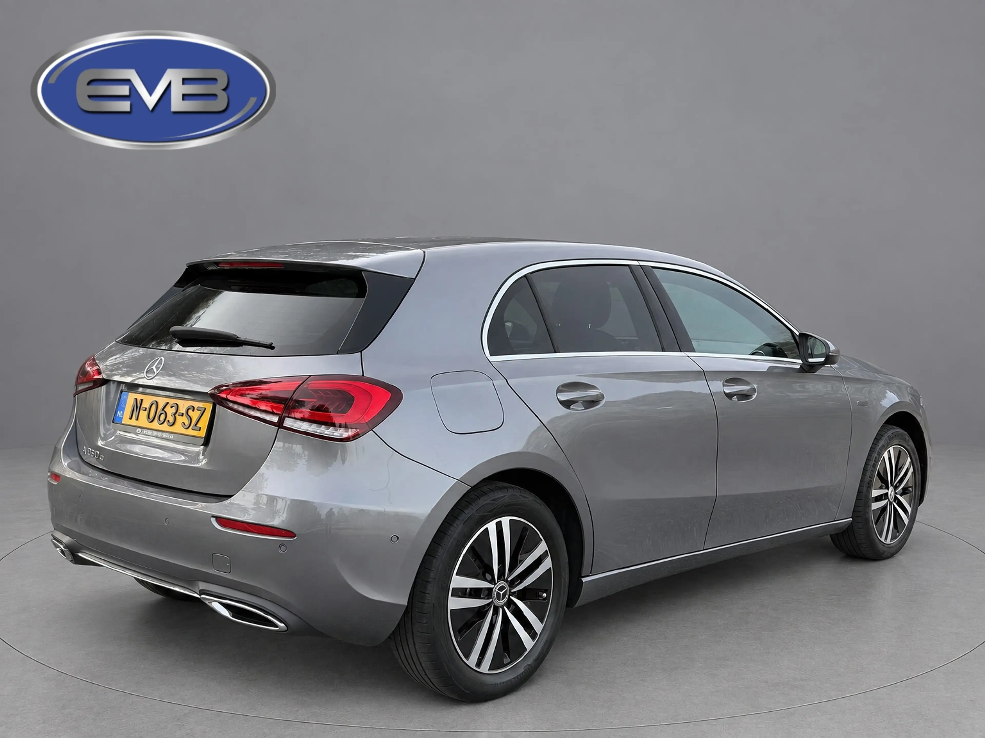 Mercedes-Benz A 250 e Business Solution Luxury Limited, lederen sporti — photo 3