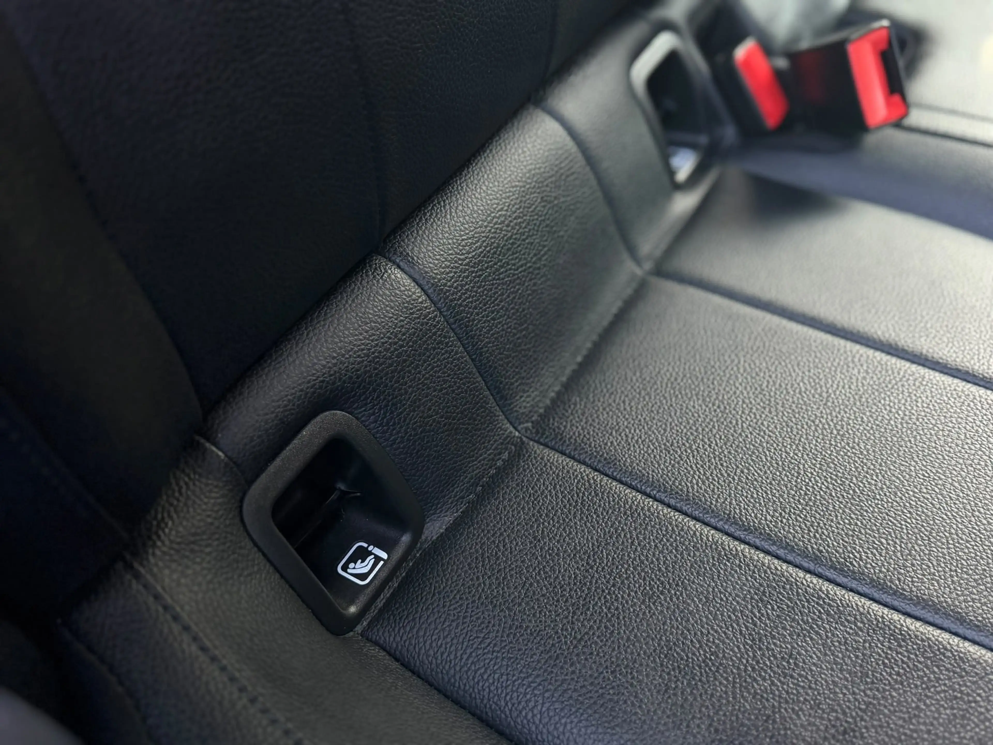 Mercedes-Benz A 250 e Business Solution Luxury Limited, lederen sporti — photo 32