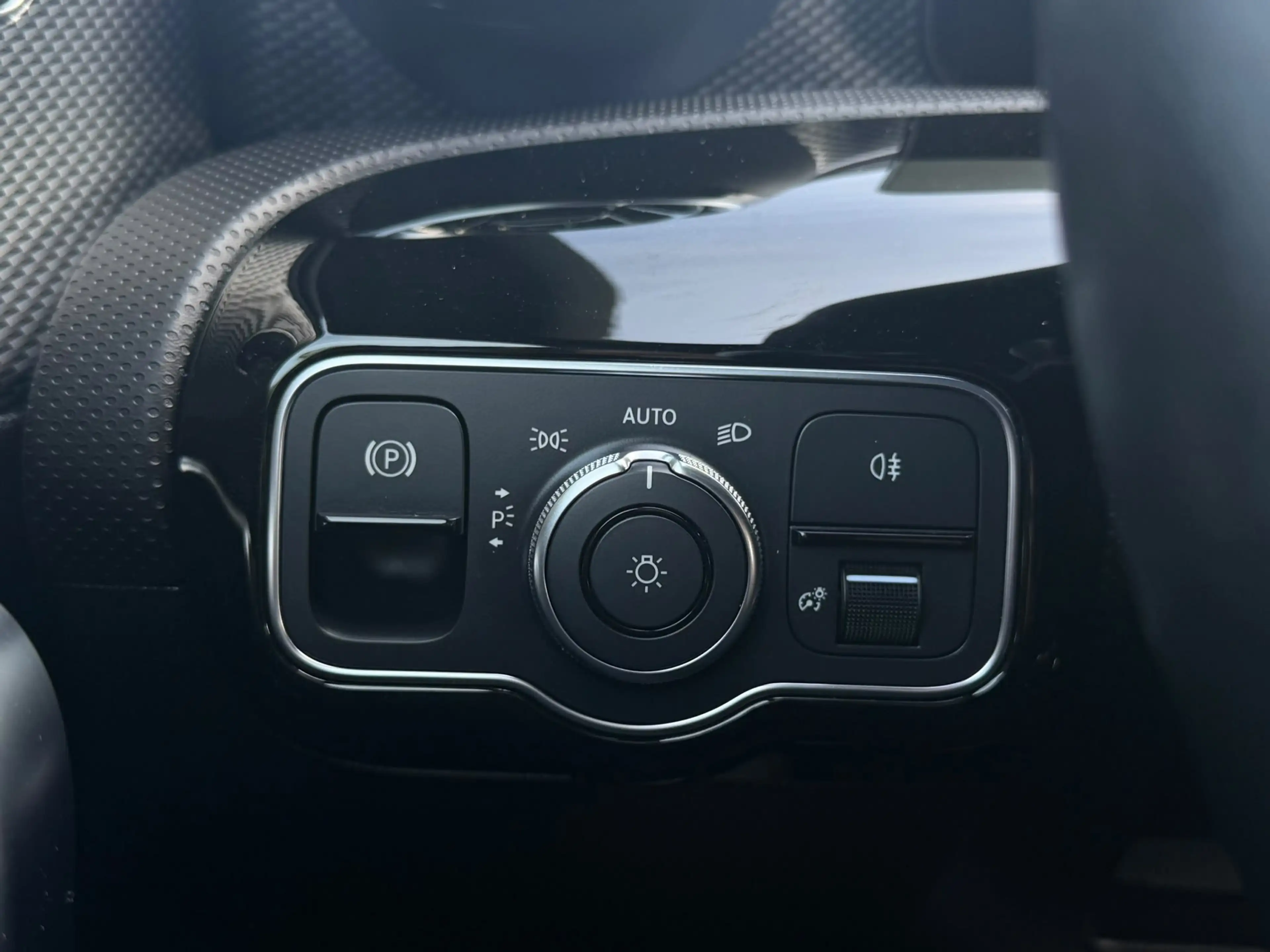 Mercedes-Benz A 250 e Business Solution Luxury Limited, lederen sporti — photo 36