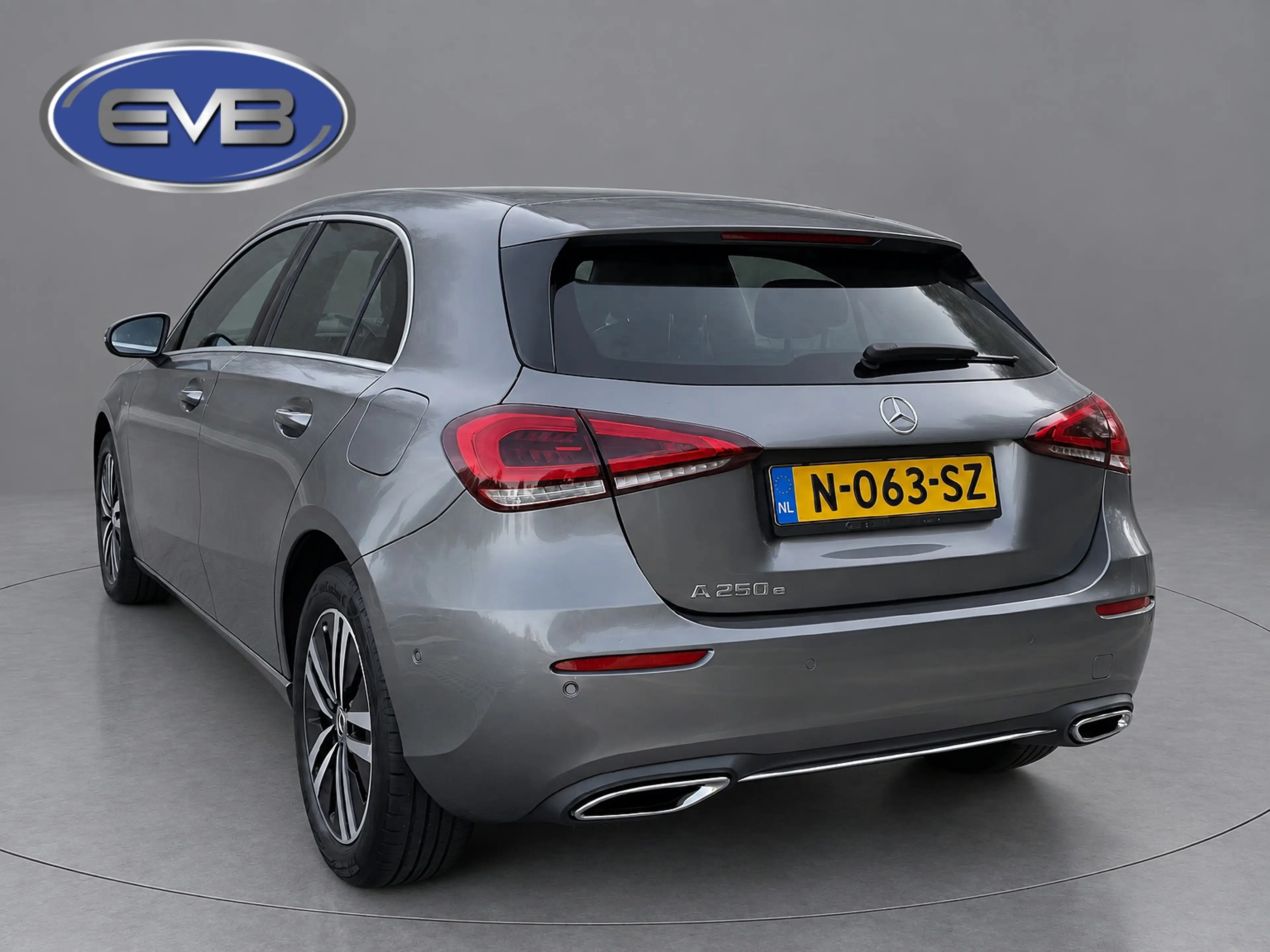 Mercedes-Benz A 250 e Business Solution Luxury Limited, lederen sporti — photo 9
