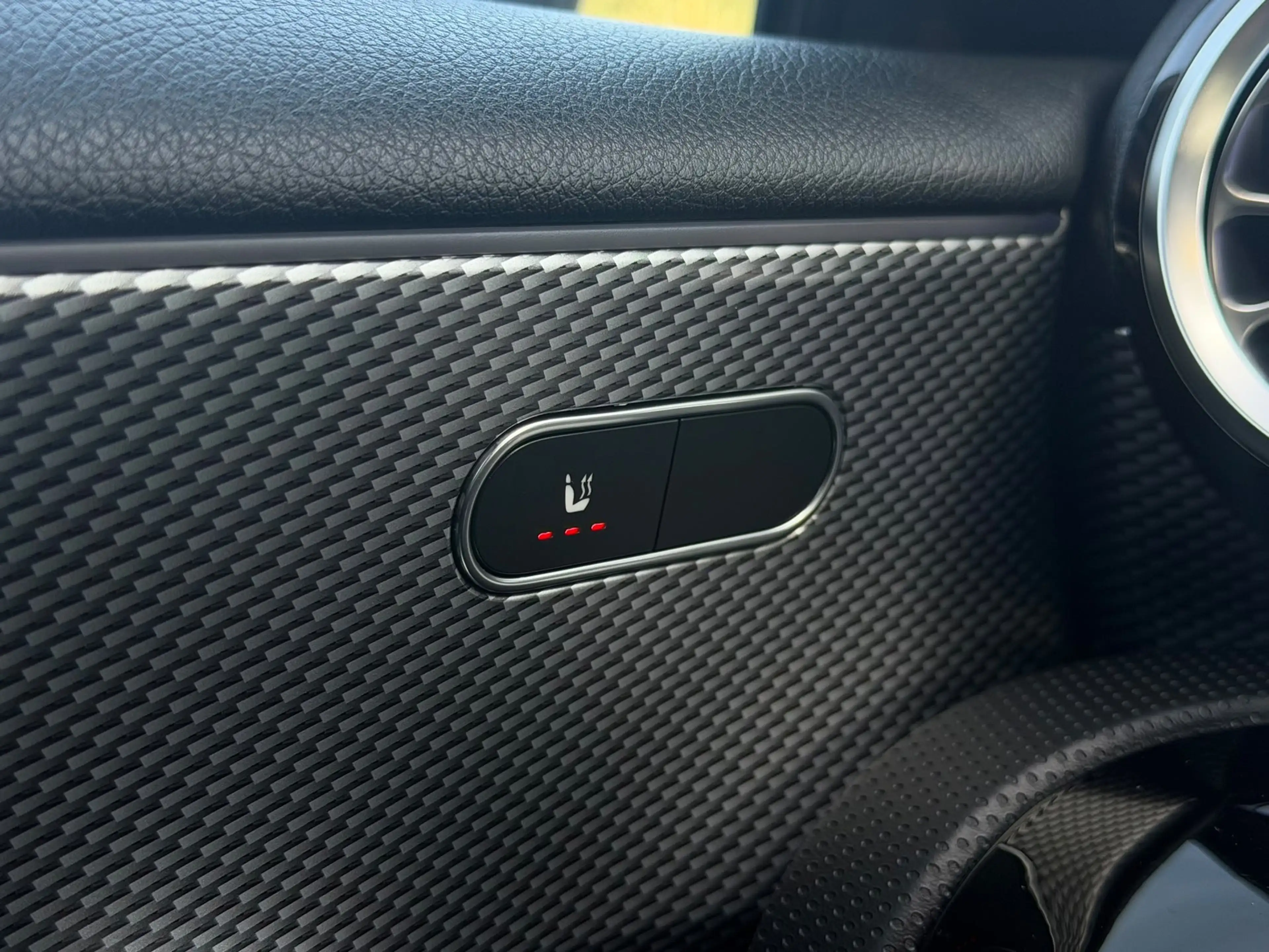 Mercedes-Benz A 250 e Business Solution Luxury Limited, lederen sporti — photo 23