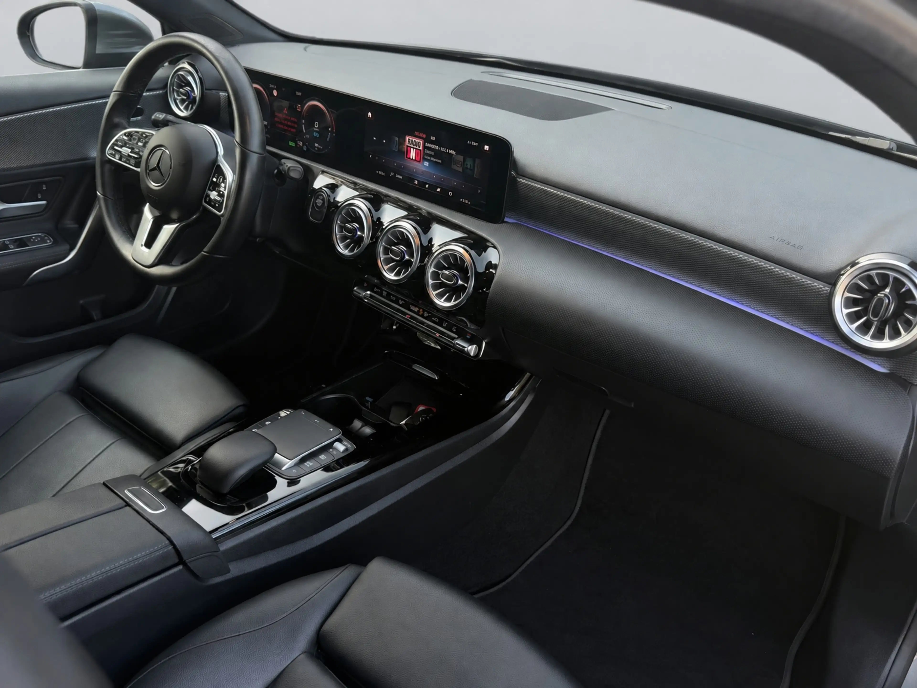 Mercedes-Benz A 250 e Business Solution Luxury Limited, lederen sporti — photo 26