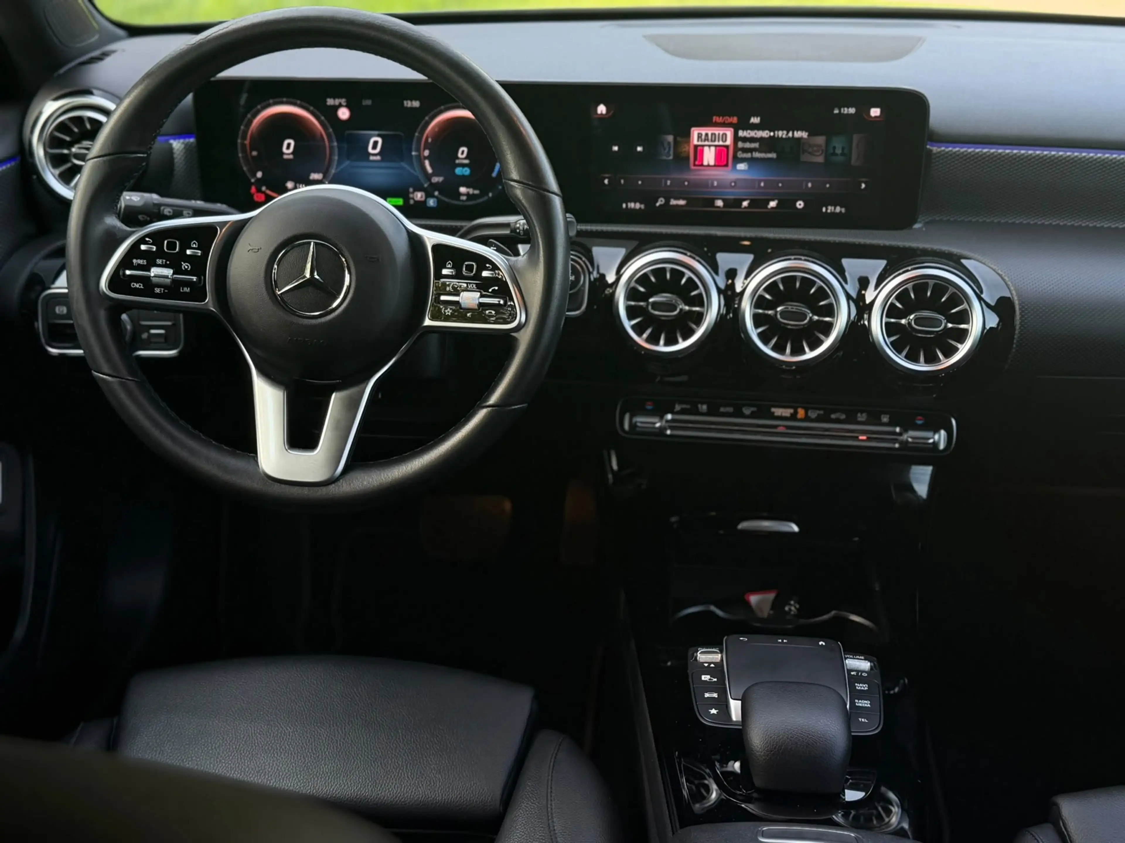 Mercedes-Benz A 250 e Business Solution Luxury Limited, lederen sporti — photo 33