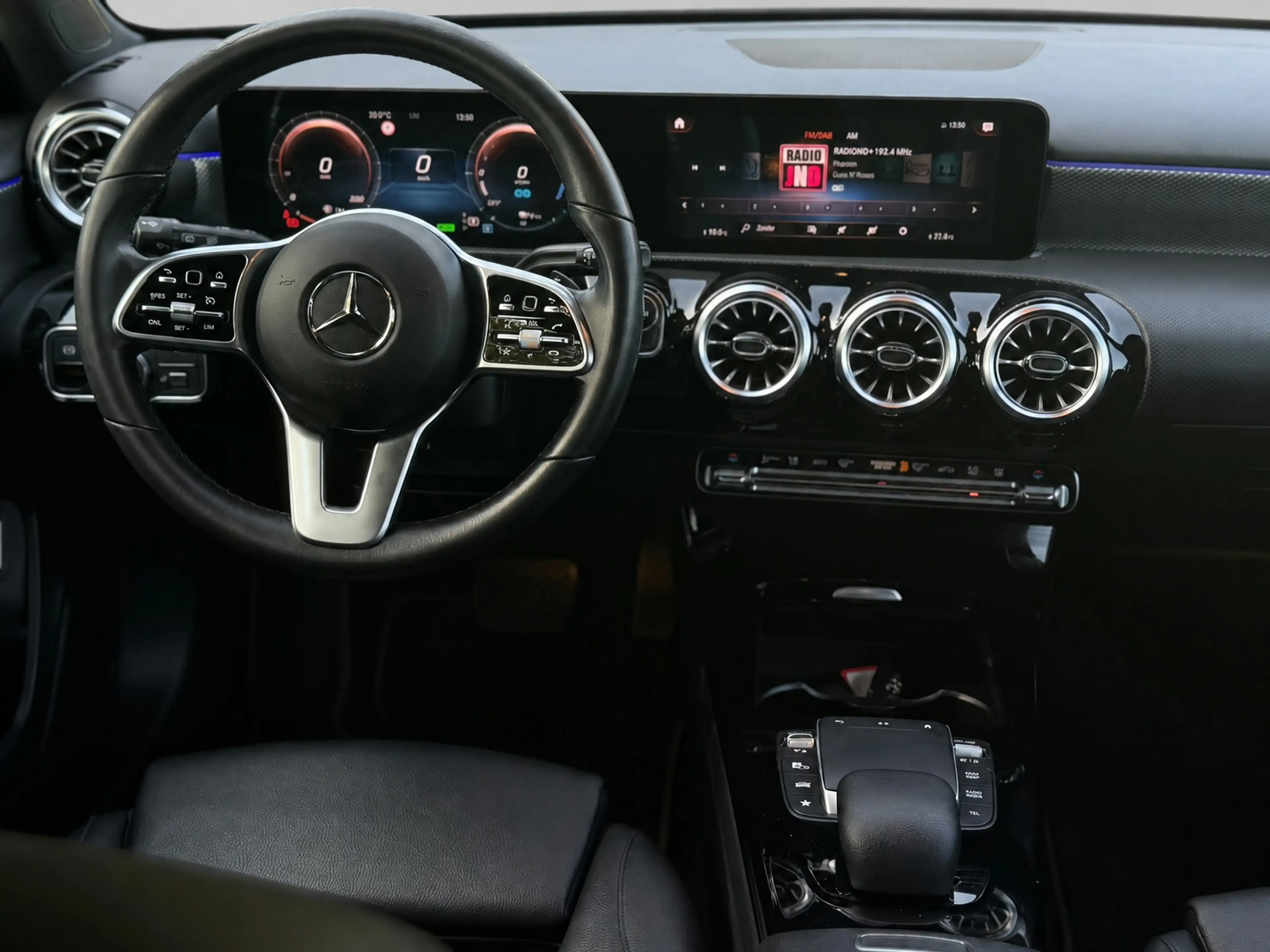Mercedes-Benz A 250 e Business Solution Luxury Limited, lederen sporti — photo 29