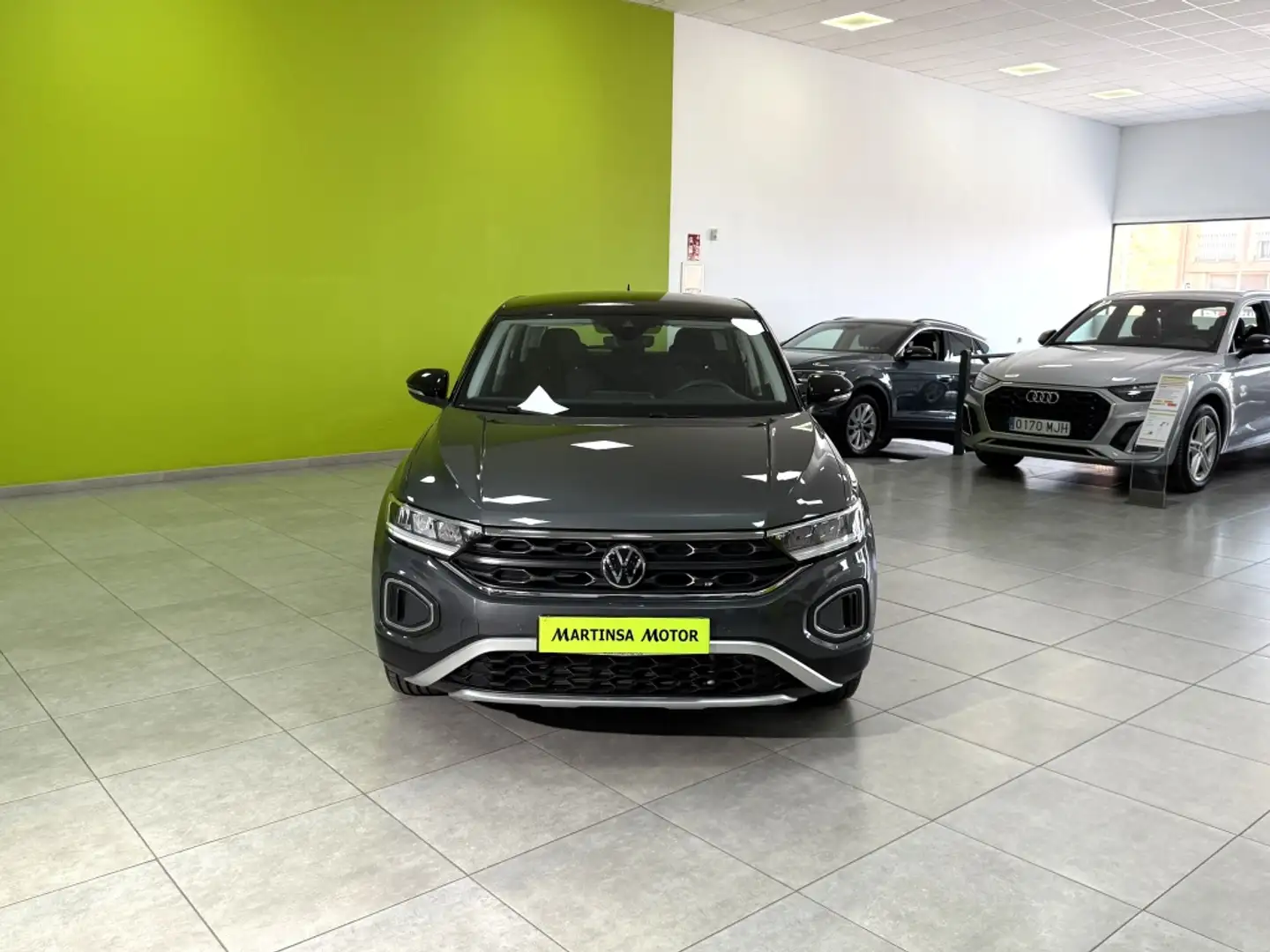 Volkswagen T-Roc 1.0 TSI Edition 81kW Gris - 2