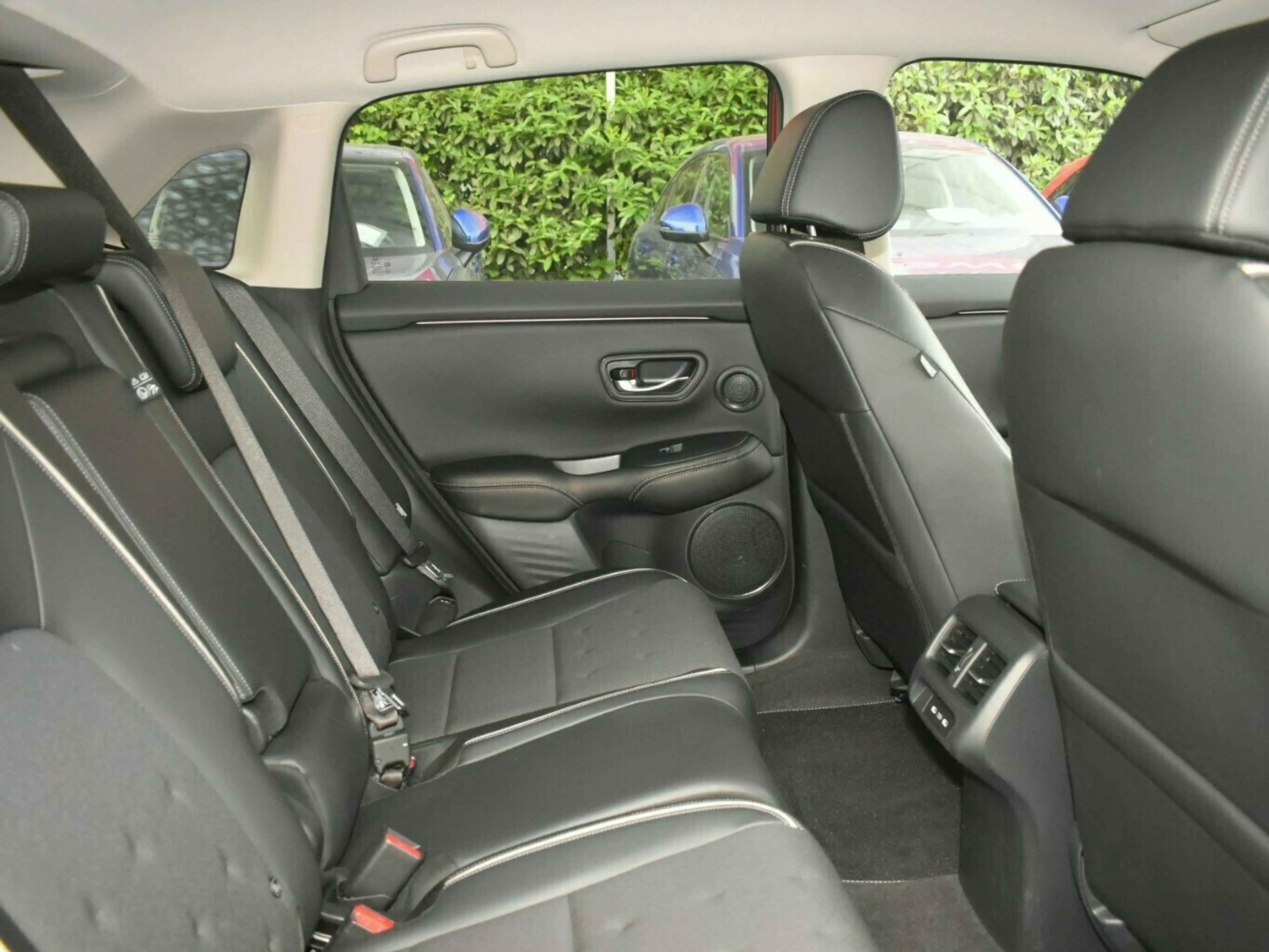 Honda ZR-V e:HEV Sport — photo 12