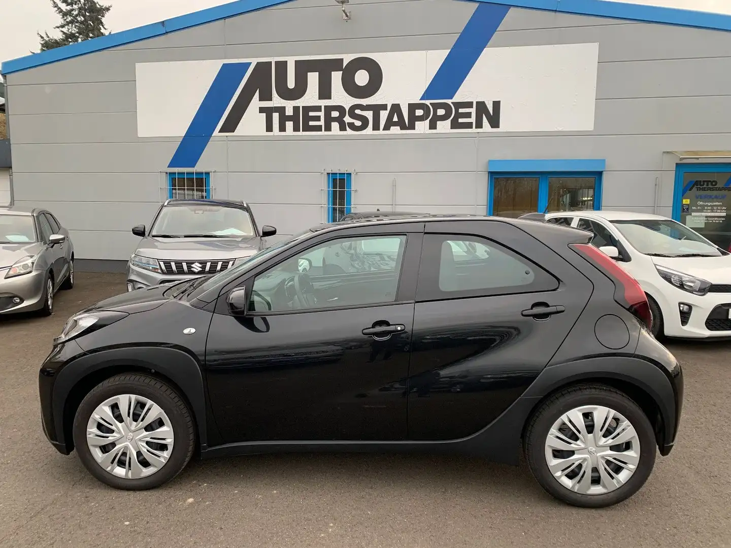 Toyota Aygo X Play Schwarz - 2