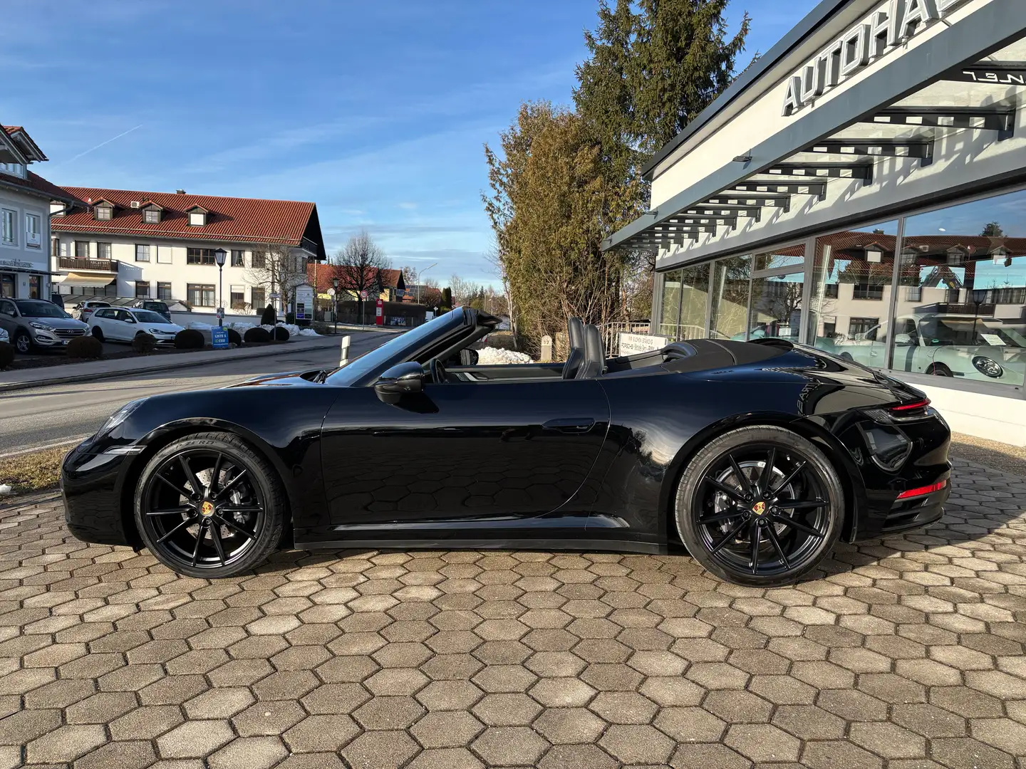 Porsche 992 Carrera 4 Cabriolet ACC SPORTABGAS 21 LM SURROUND Schwarz - 2