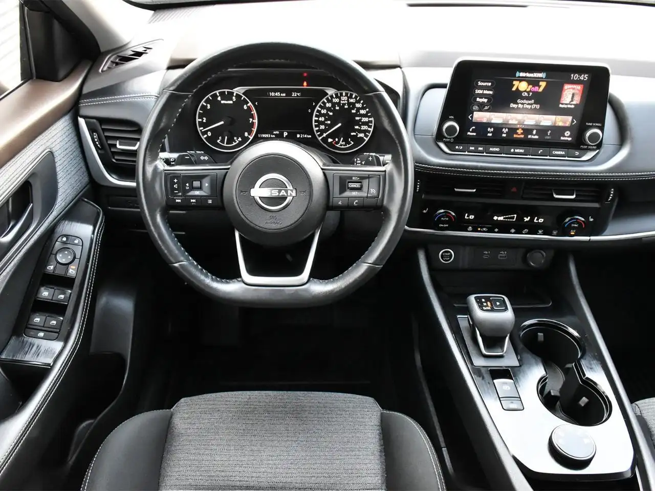 Nissan Rogue снимка Nissan Rogue