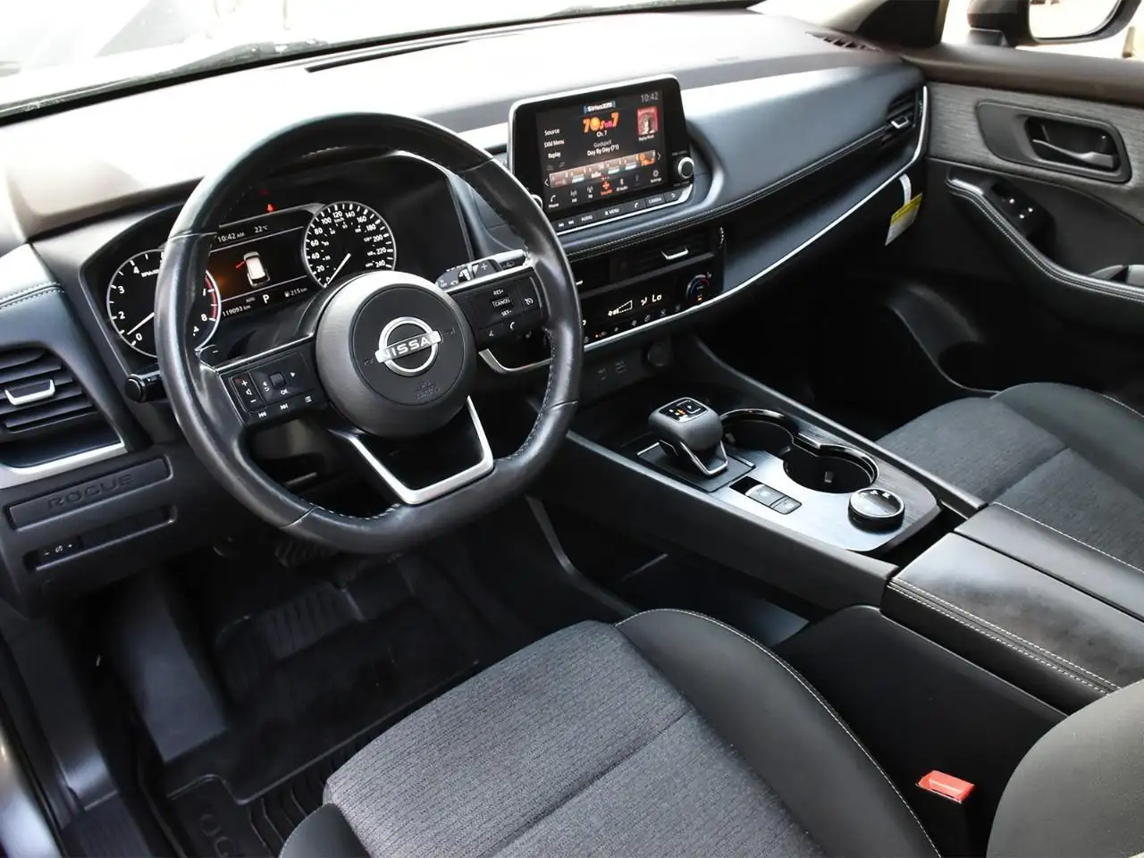 Nissan Rogue снимка Nissan Rogue