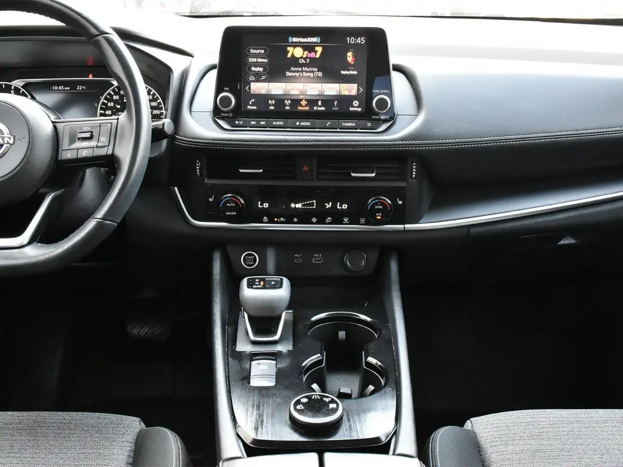 Nissan Rogue снимка Nissan Rogue