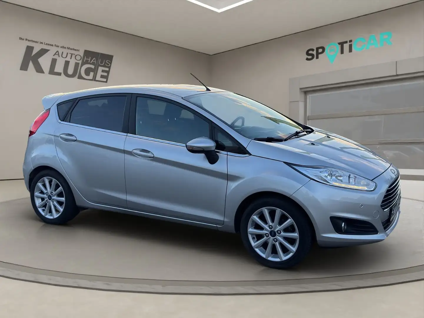 Ford Fiesta 1,5 TDCi Titanium, Sitzheizung, PDC v+h Silber - 2