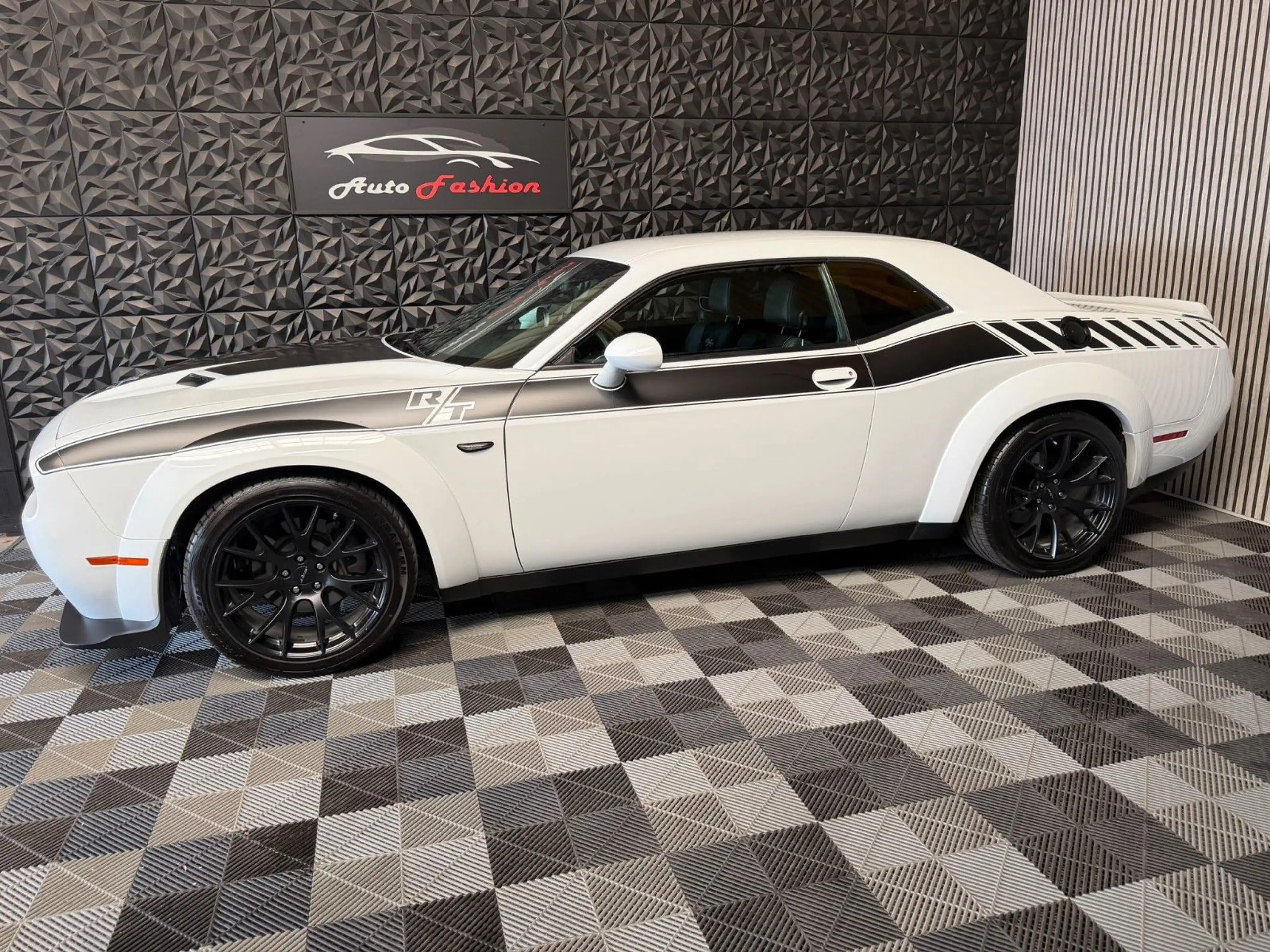 Dodge Challenger V8 5,7 R/T 380PS Widebody TÜV NEU — photo 2