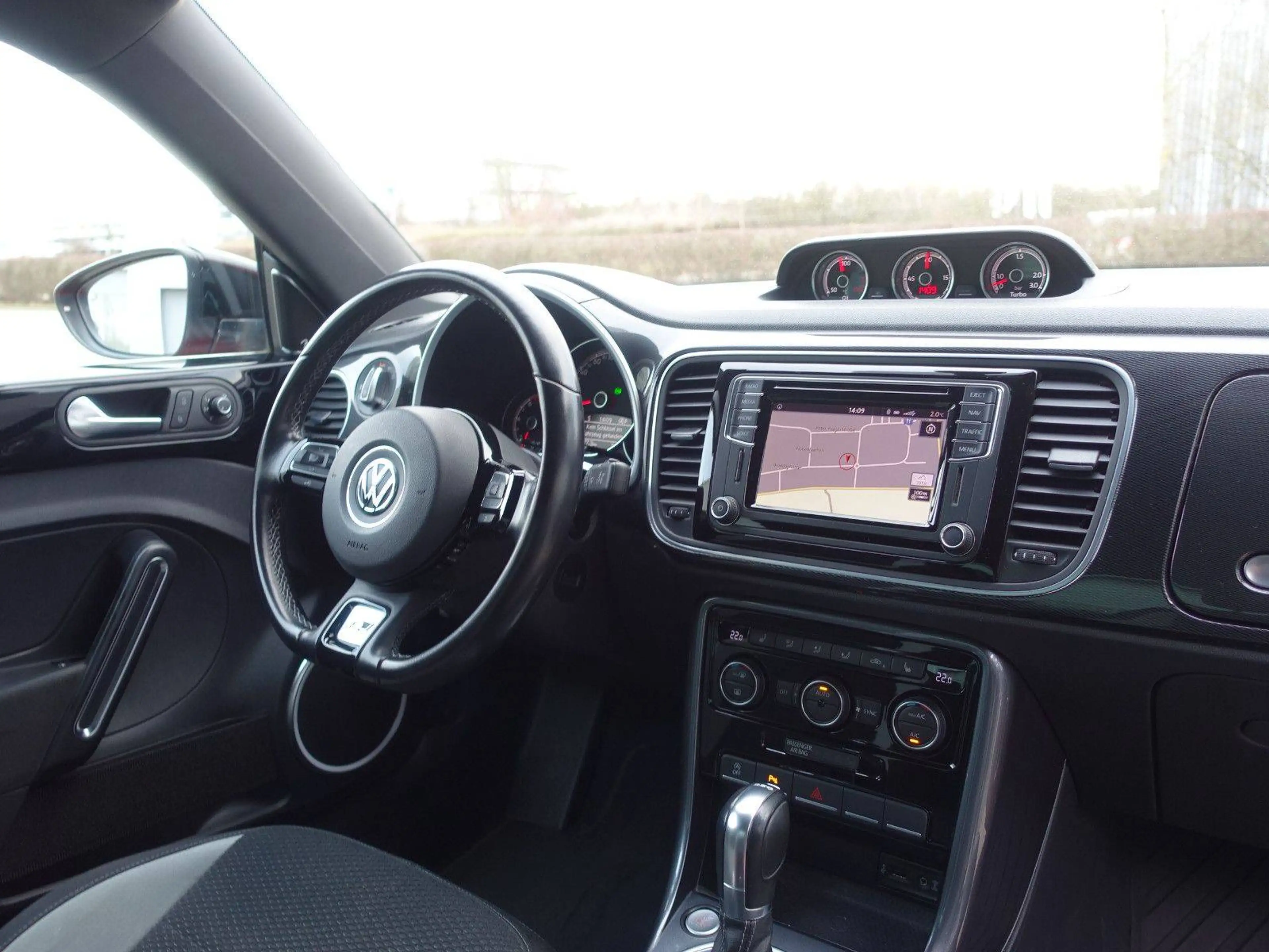 Volkswagen Beetle Beetle 2,0 TSI DSG/20"/R-Line — photo 12