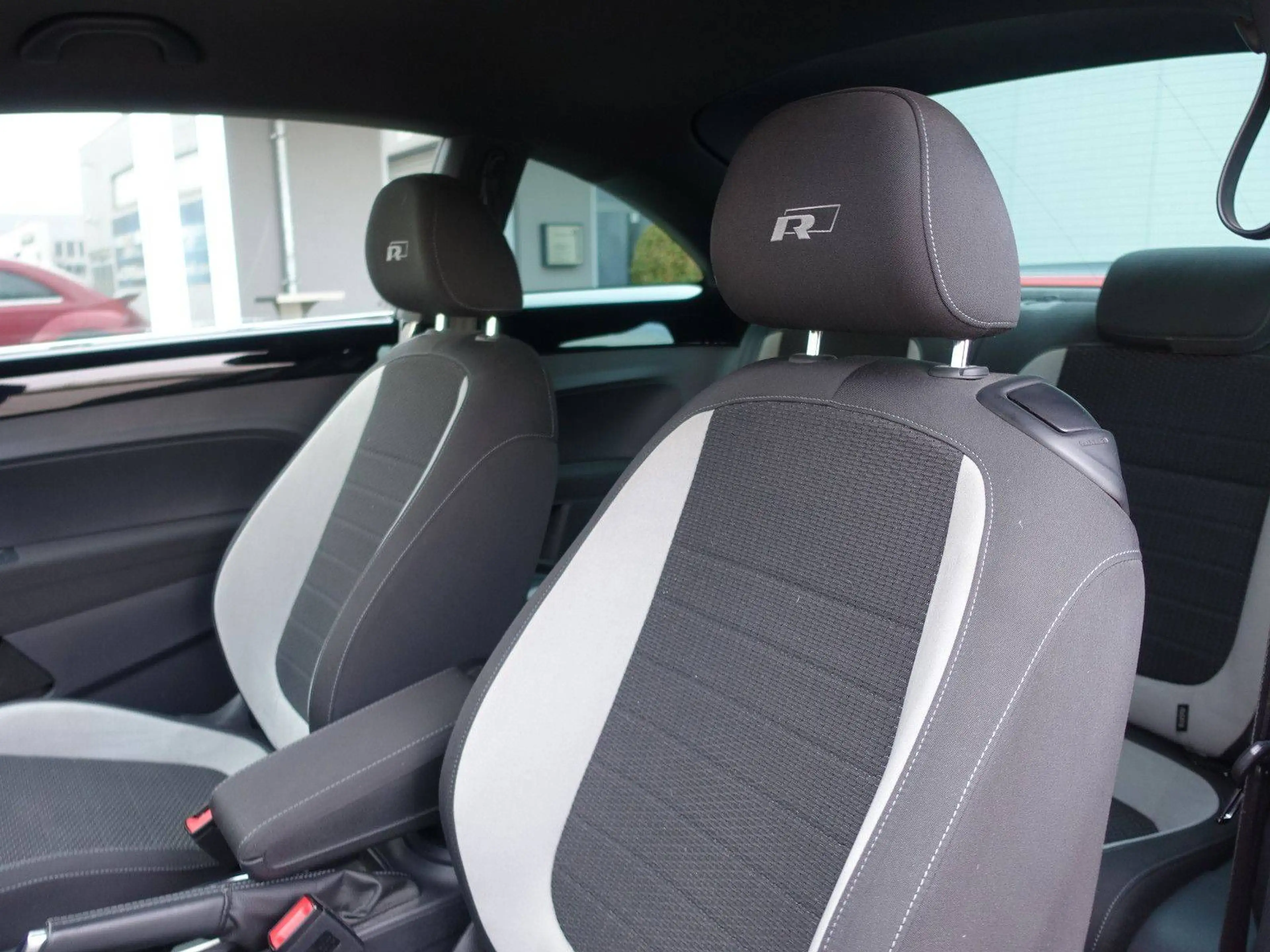Volkswagen Beetle Beetle 2,0 TSI DSG/20"/R-Line — photo 11