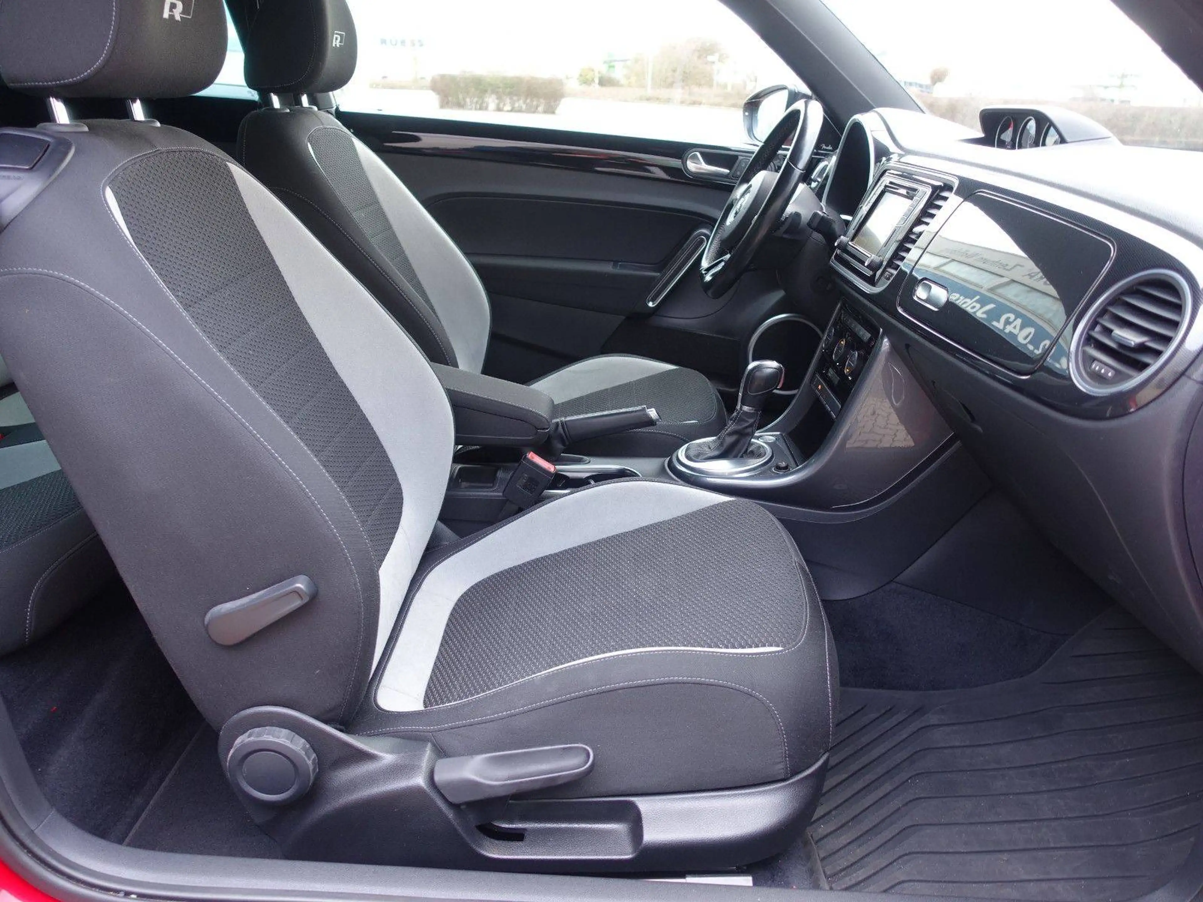 Volkswagen Beetle Beetle 2,0 TSI DSG/20"/R-Line — photo 13