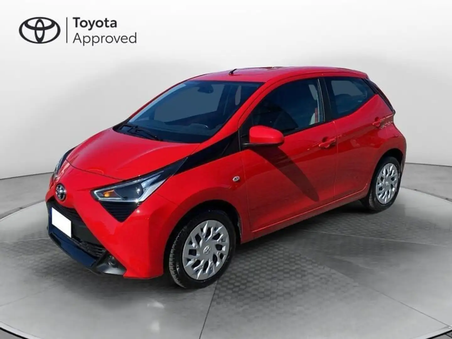 Toyota Aygo Connect 1.0 VVT-i 72 CV 5 porte x-play Rouge - 1
