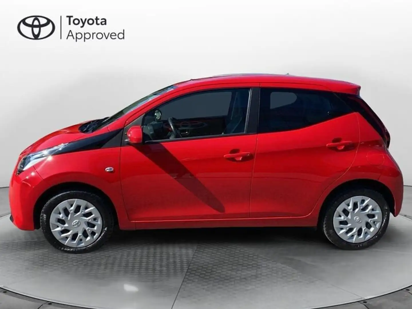 Toyota Aygo Connect 1.0 VVT-i 72 CV 5 porte x-play Rouge - 2
