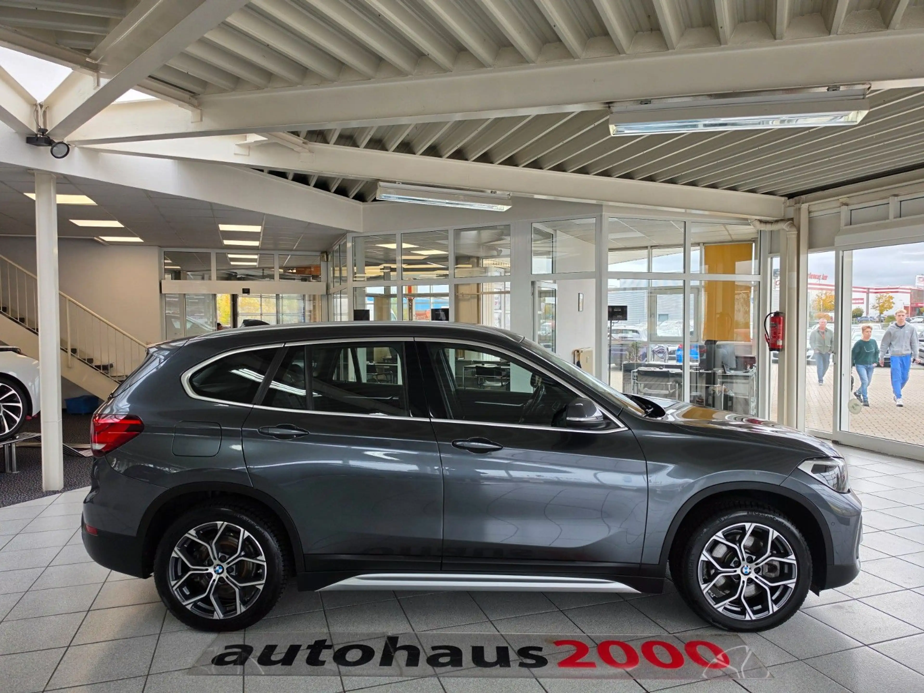 BMW X1 xDrive 25e LED/SHZ/AHK/CAM/PDC — photo 2