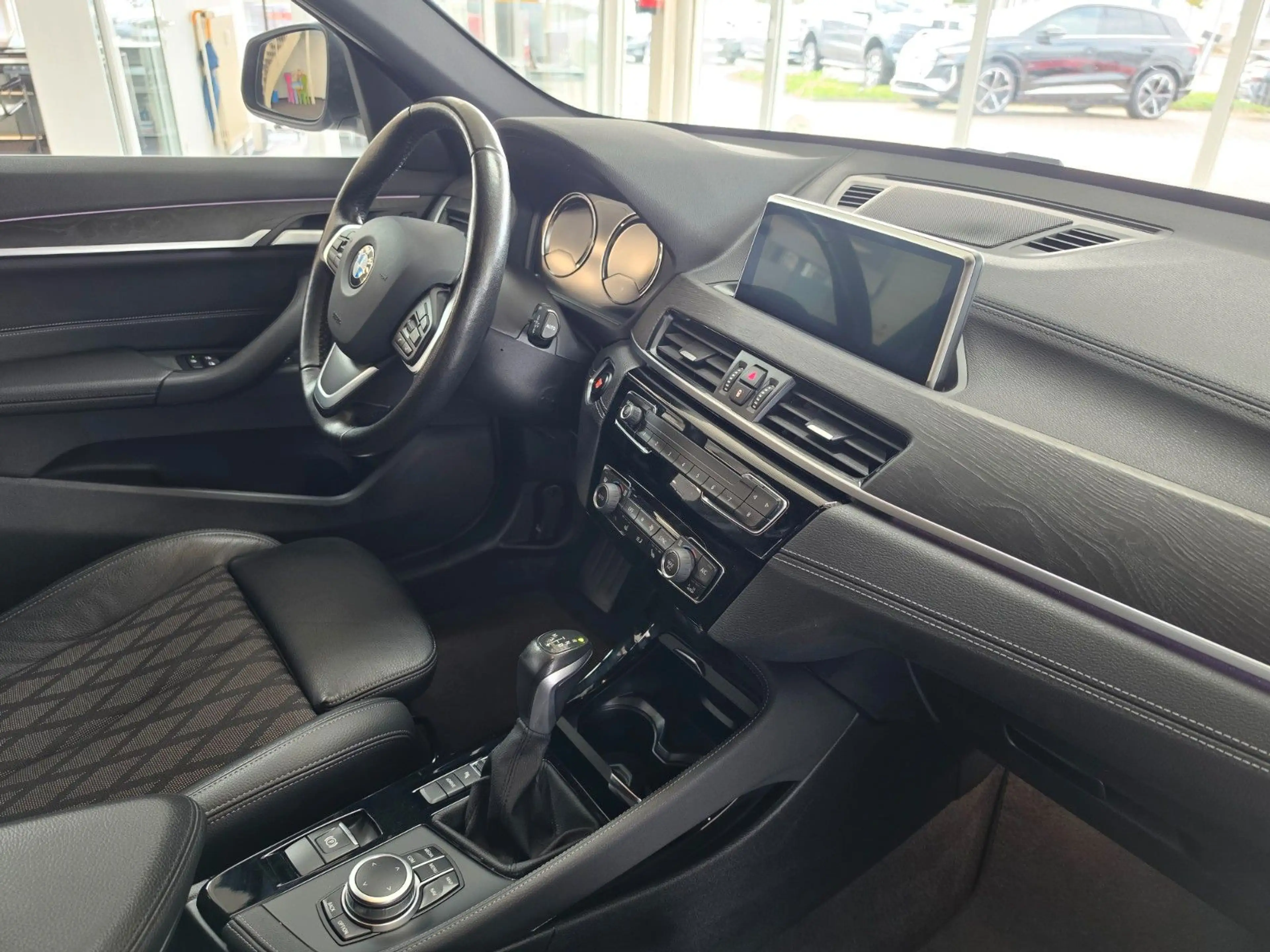 BMW X1 xDrive 25e LED/SHZ/AHK/CAM/PDC — photo 13