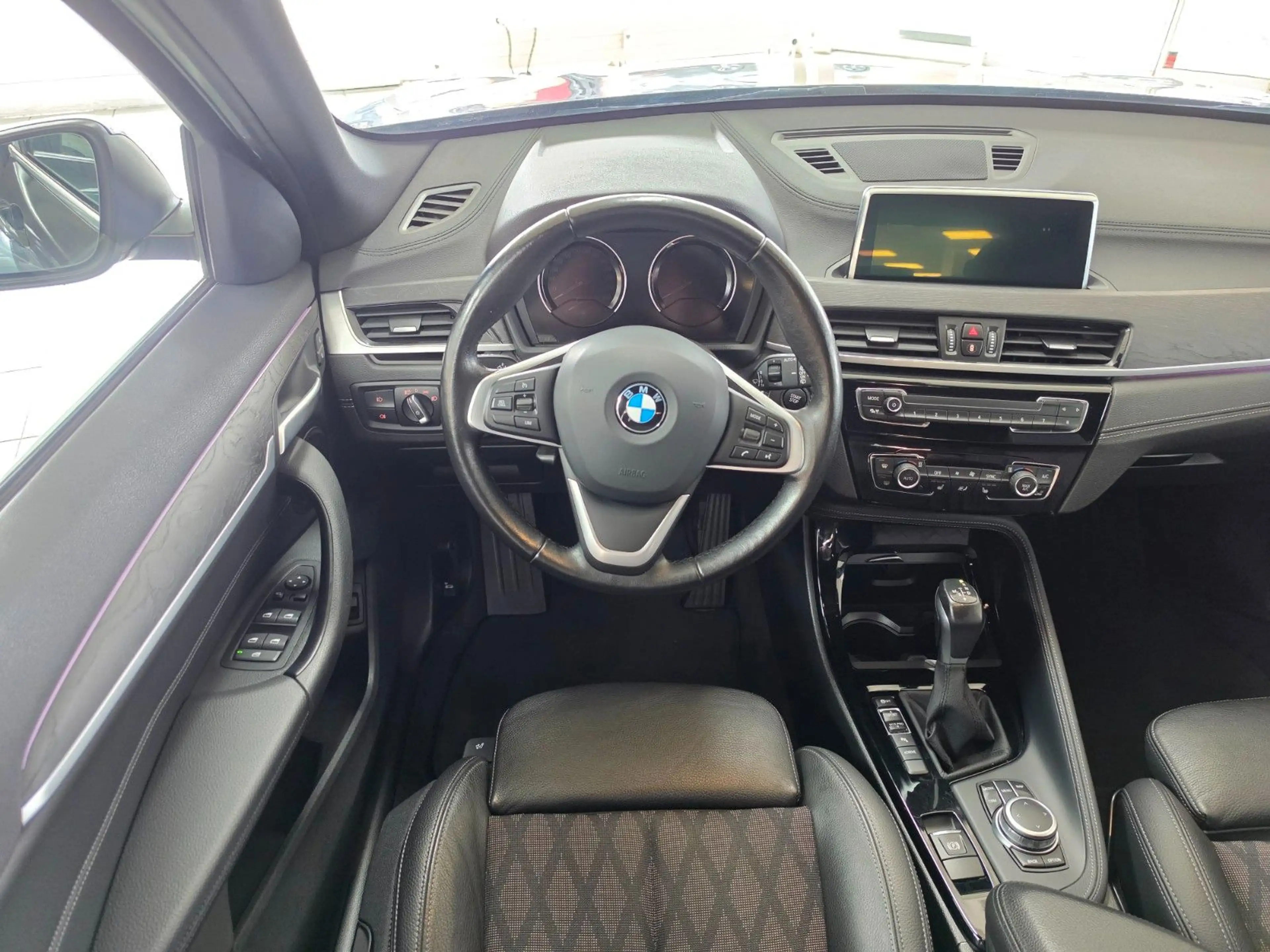 BMW X1 xDrive 25e LED/SHZ/AHK/CAM/PDC — photo 11