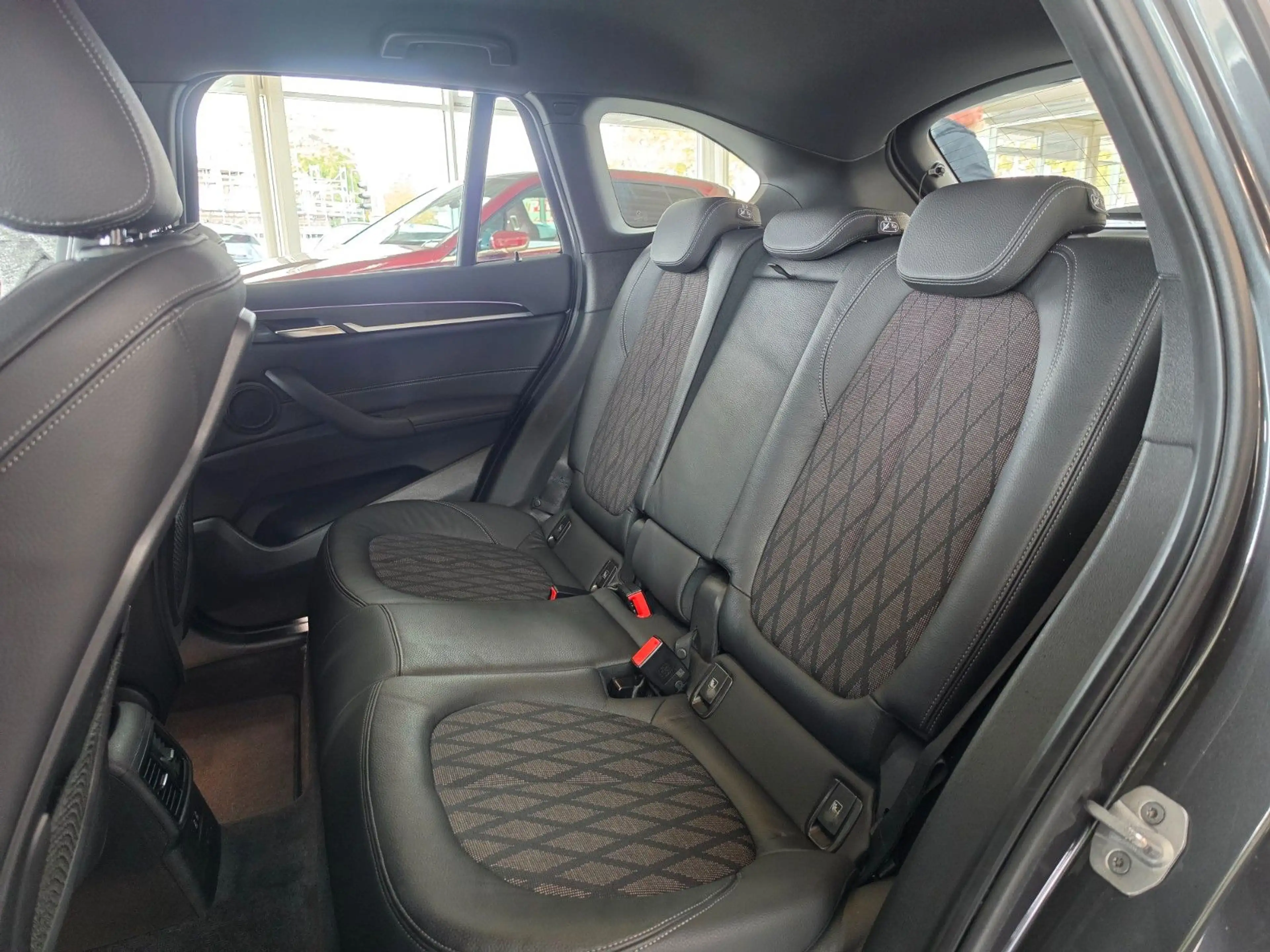 BMW X1 xDrive 25e LED/SHZ/AHK/CAM/PDC — photo 12