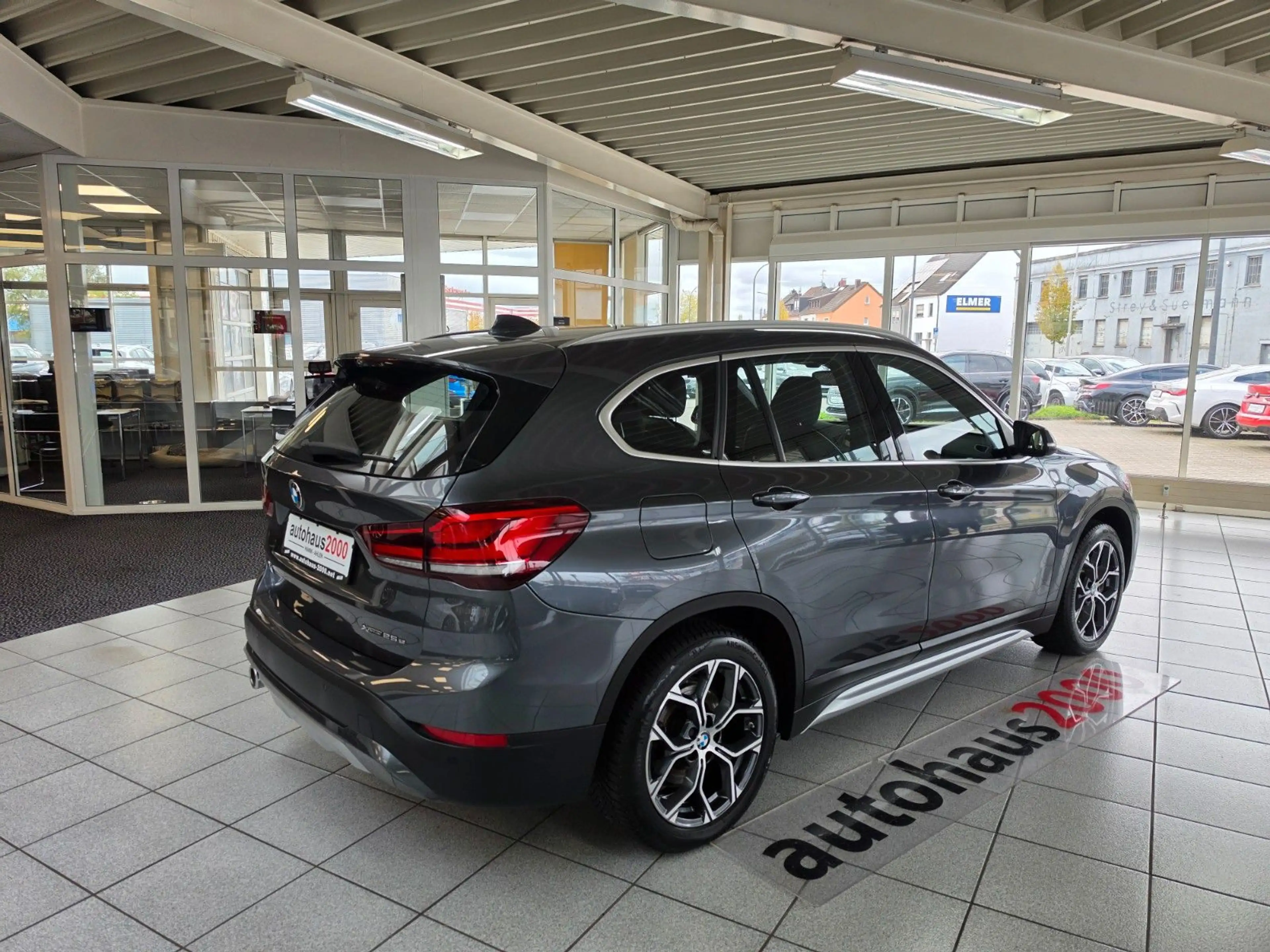 BMW X1 xDrive 25e LED/SHZ/AHK/CAM/PDC — photo 3