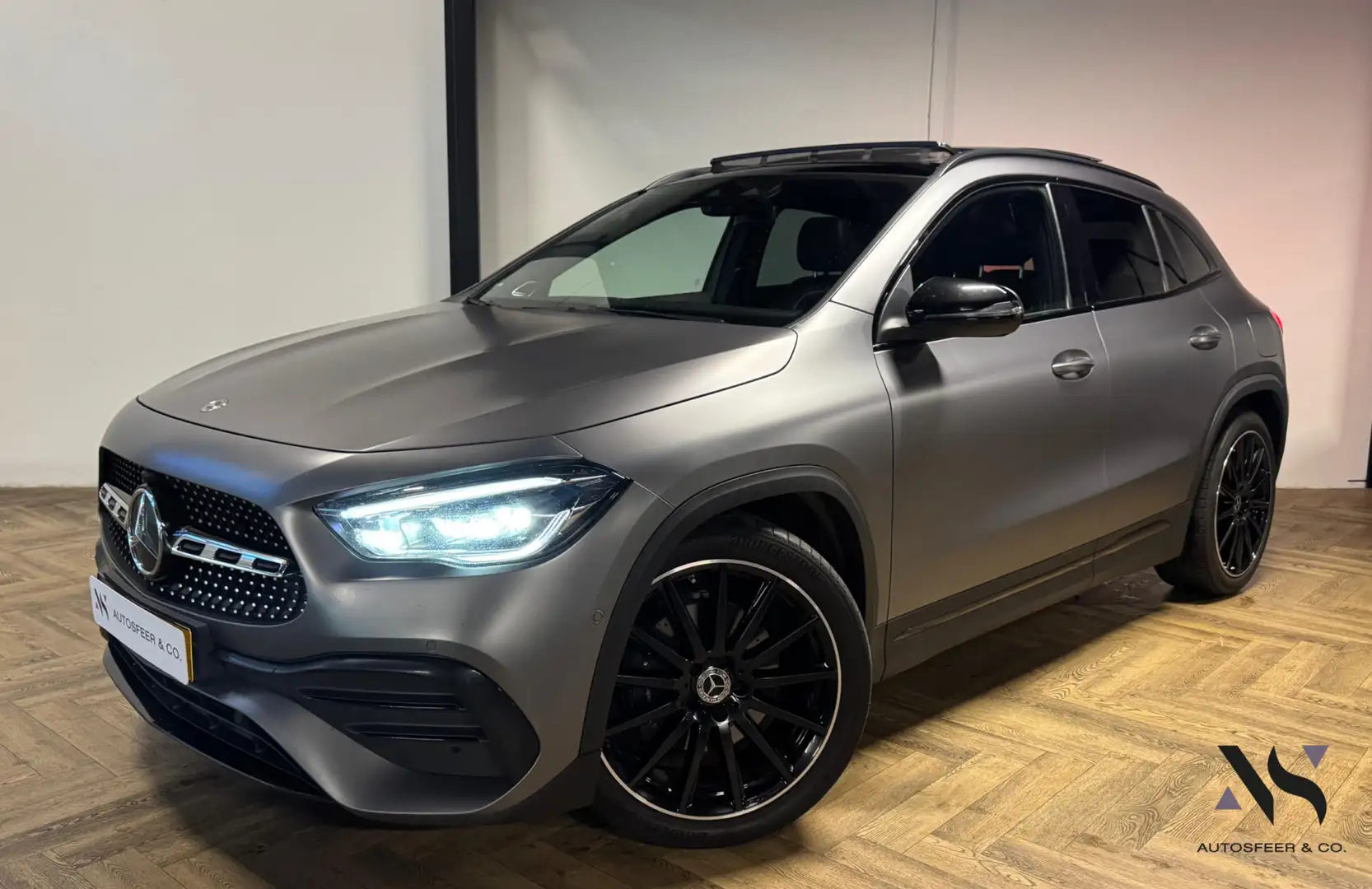 Mercedes-Benz GLA 220 d 4MATIC AMG MEMORY PANO VOL' Šedá - 1