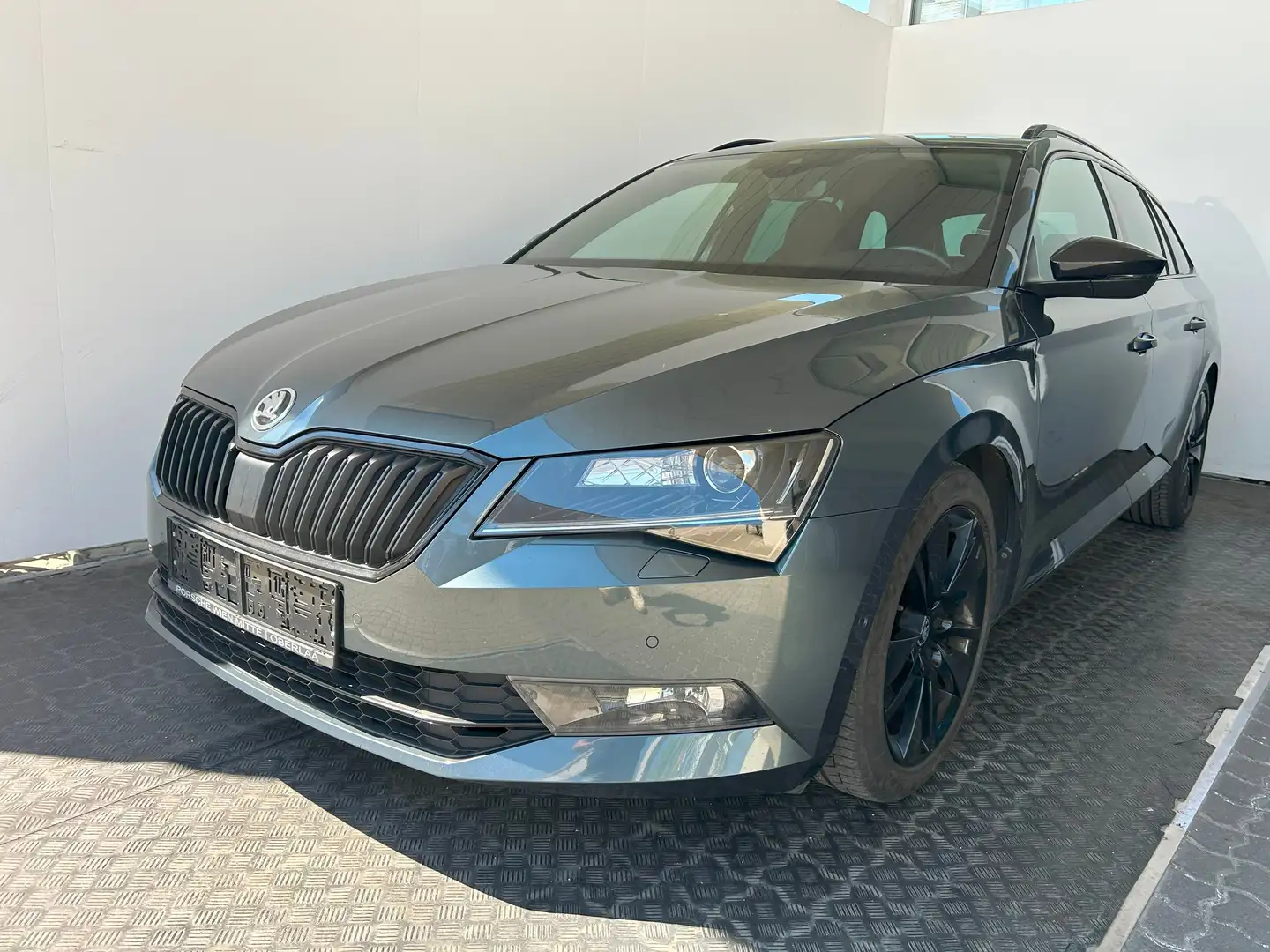 Skoda Superb Superb Kombi 2,0 TDI Sportline DSG Sportline Grau - 1