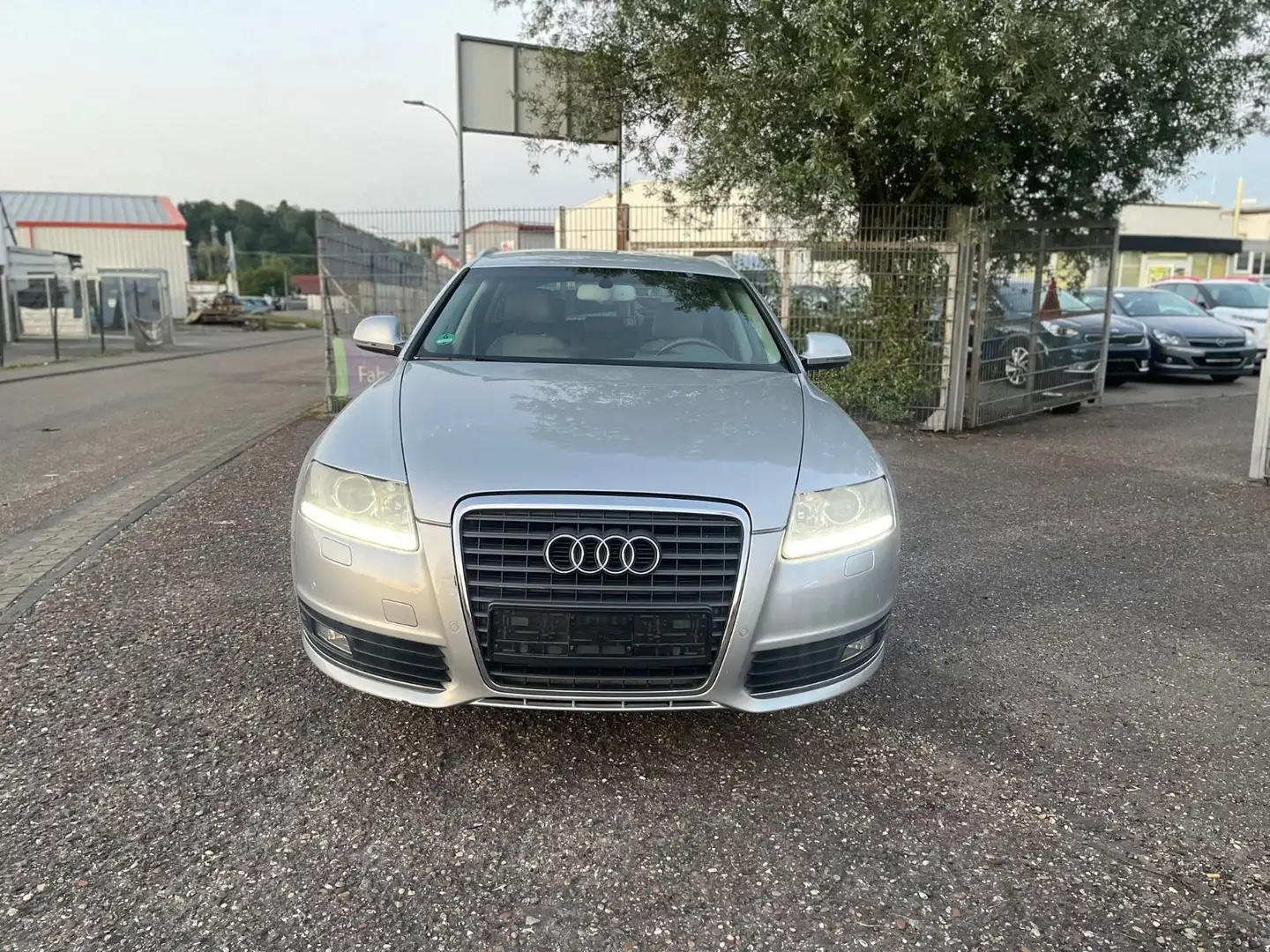 Audi A6 Avant 2.0 TFSI Automatik LED BiXenon EUR 5 No Plateado - 2