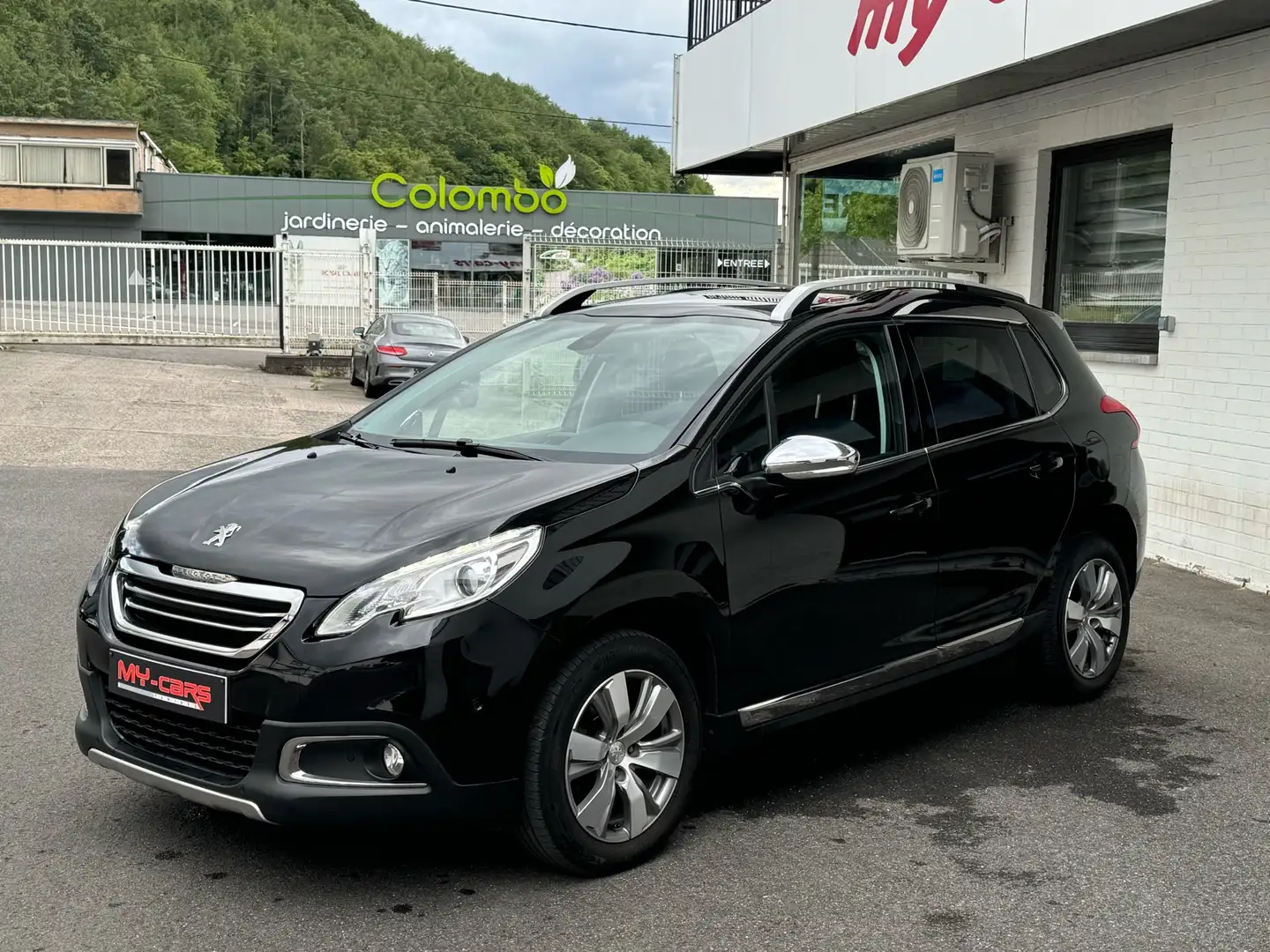 Peugeot 2008 1.2i ESSENCE GT LINE FULL OPTION Noir - 1