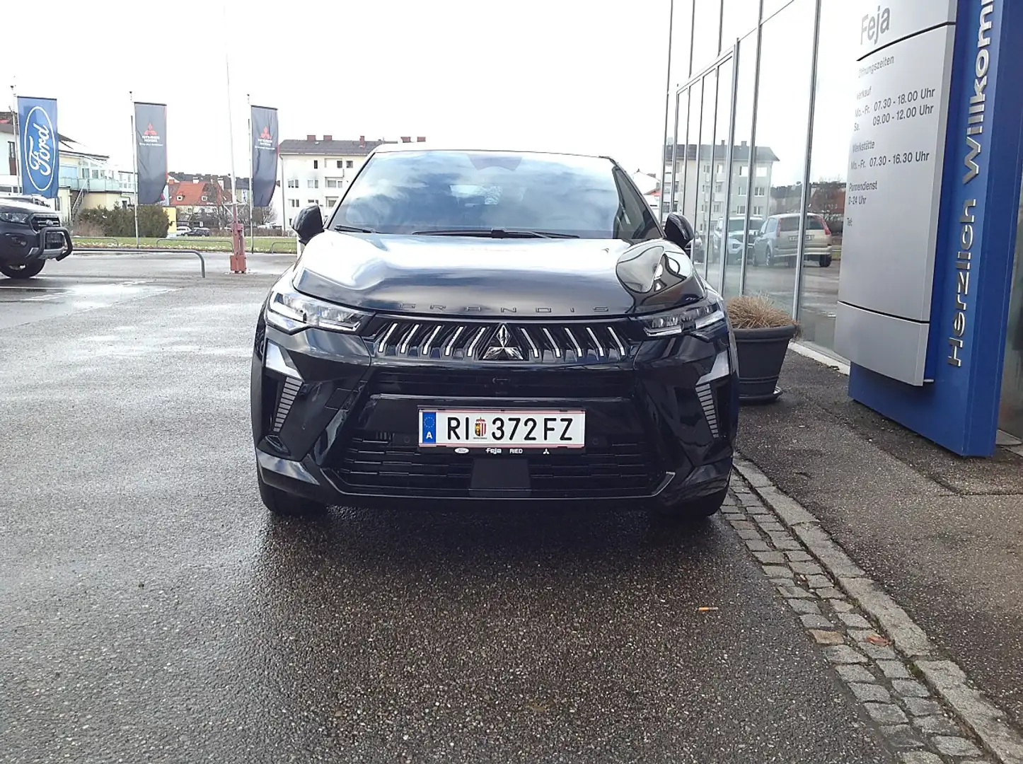 Mitsubishi Grandis Intense 1,3l Mild Hybrid Schwarz - 2