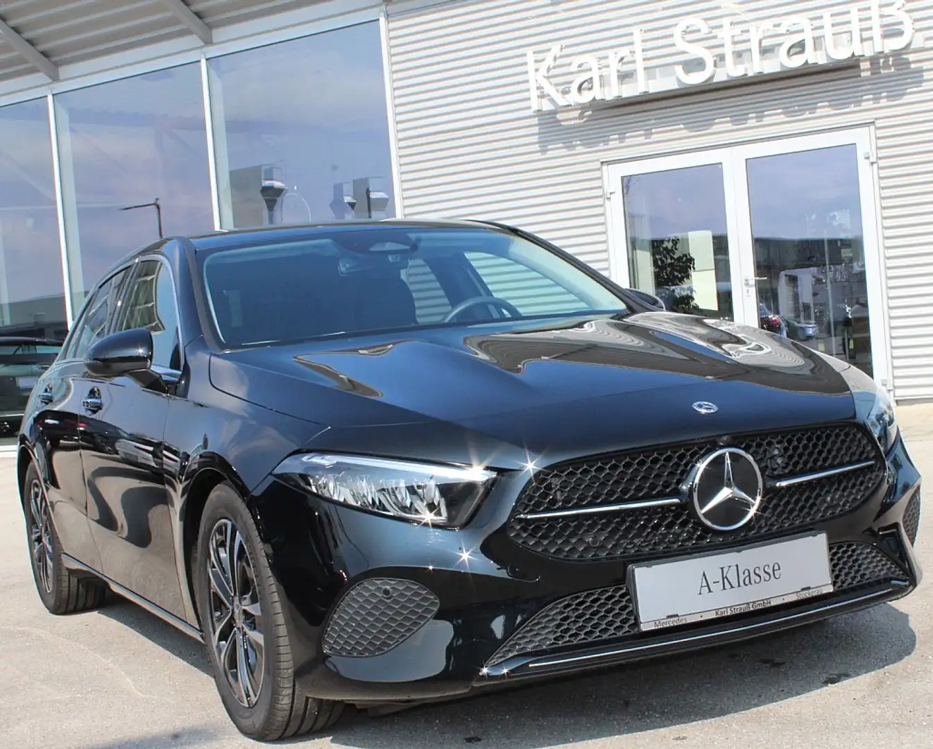 Mercedes-Benz A 180 d AVANTGARDE Line Zwart - 1