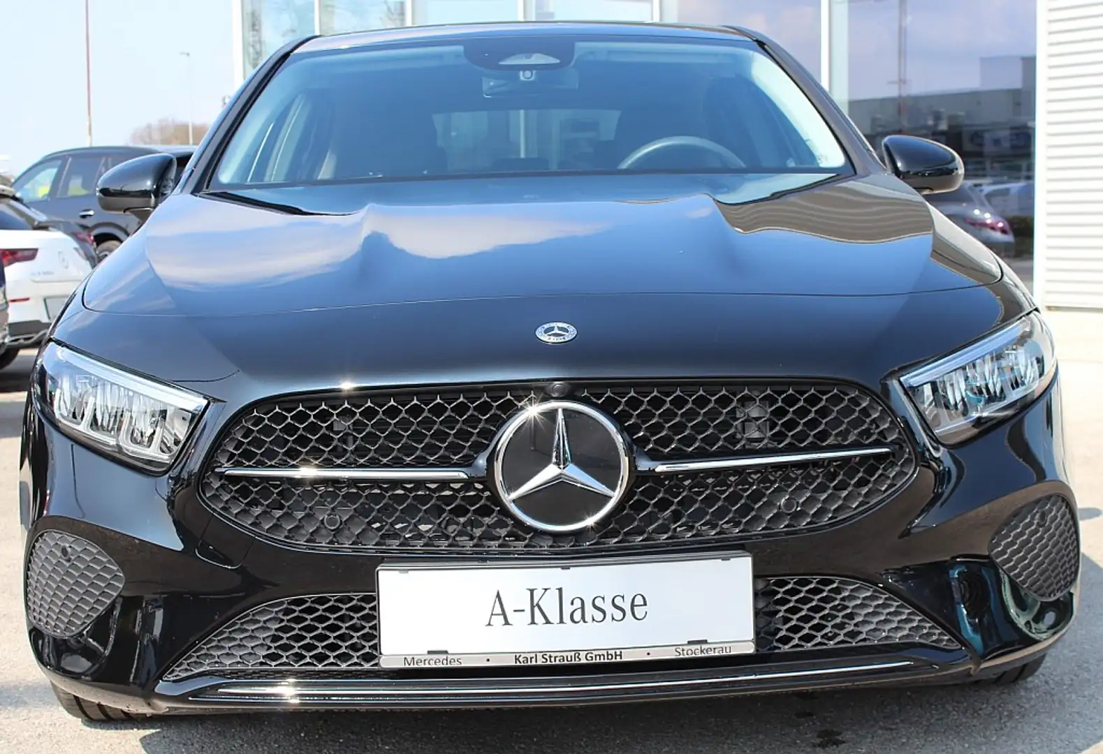 Mercedes-Benz A 180 d AVANTGARDE Line Zwart - 2