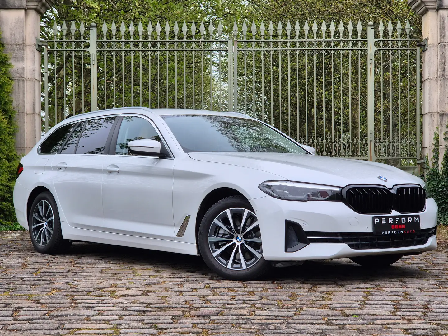 BMW 520 Touring dA MHEV Blanc - 1