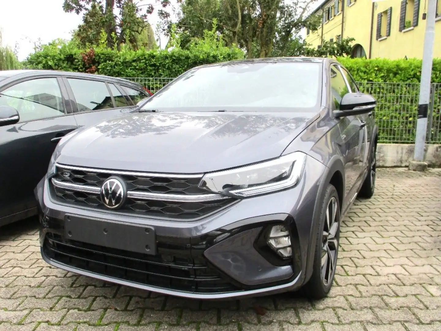 Volkswagen Taigo 1.0 TSI 115 CV DSG R-Line Grigio - 1