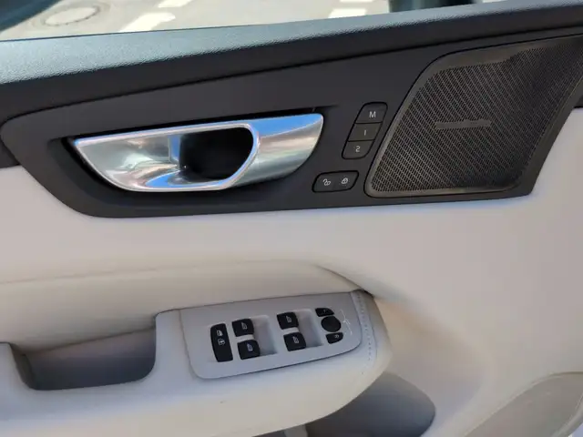 Volvo XC60 view 12