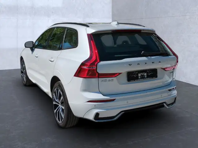 Volvo XC60 view 5