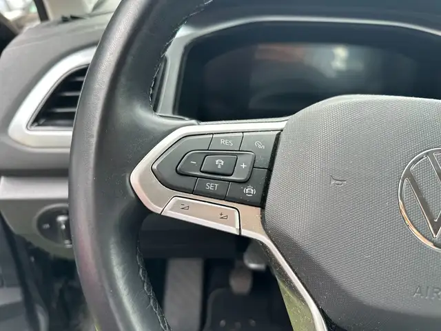 Volkswagen T-Roc view 13